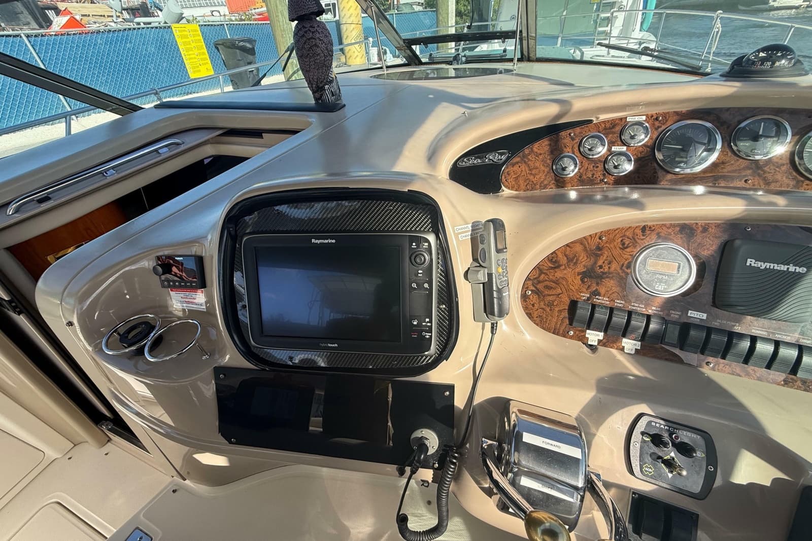 1999 Sea Ray 410 Express Cruiser - Photo 8