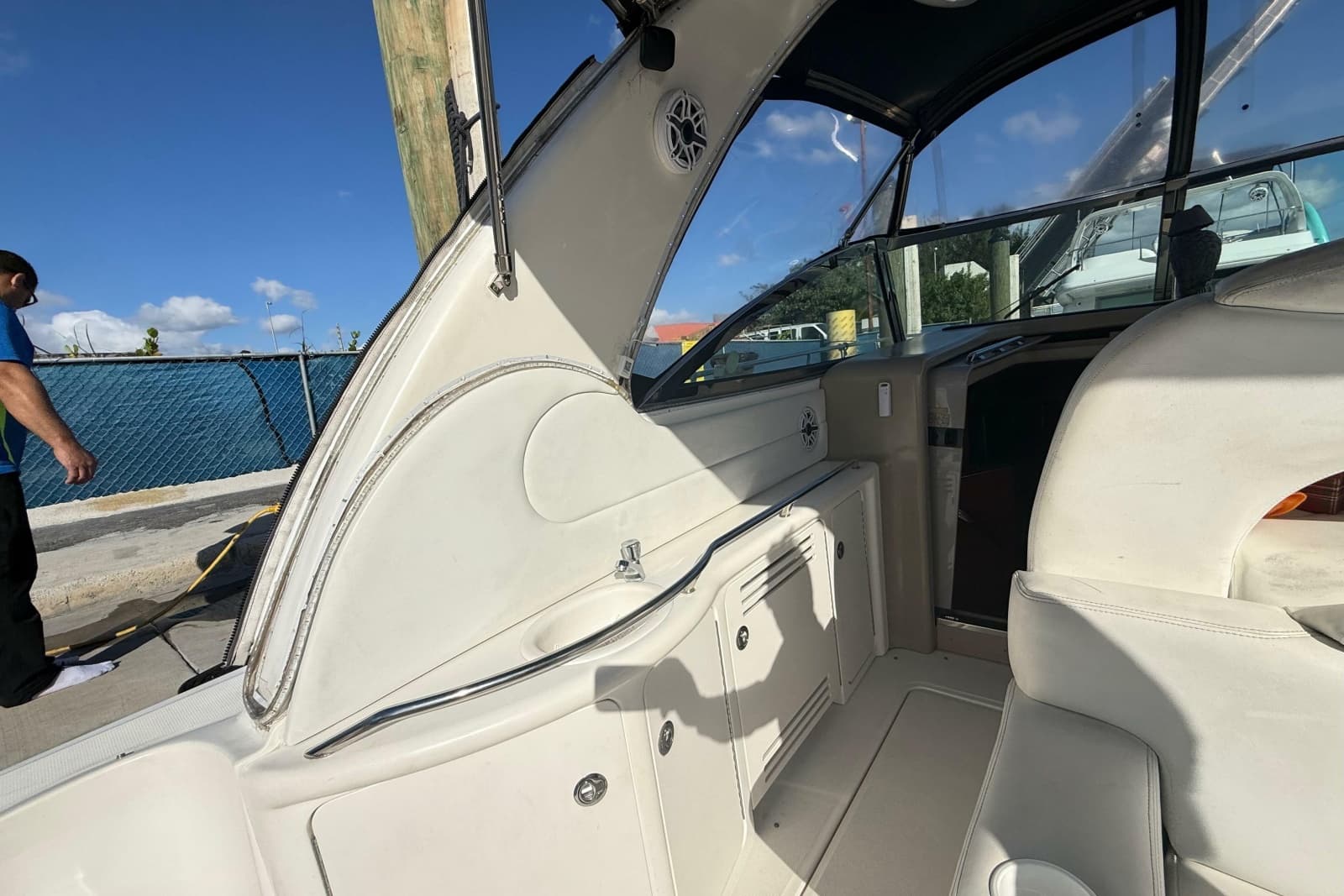 1999 Sea Ray 410 Express Cruiser - Photo 12