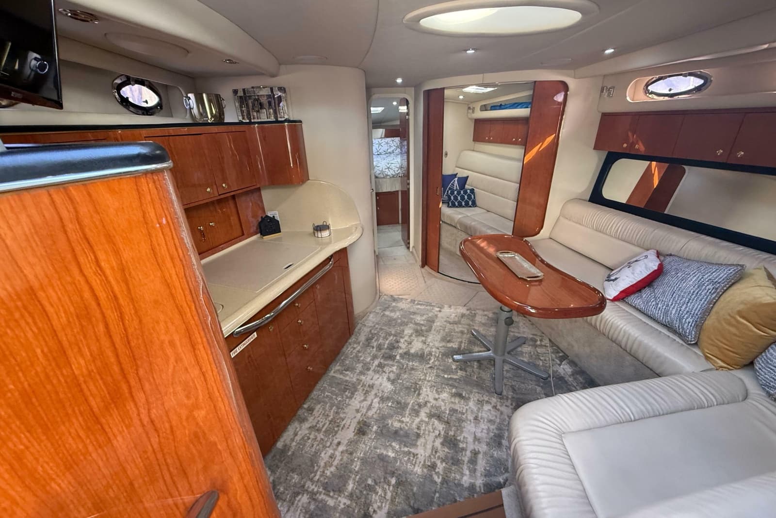 1999 Sea Ray 410 Express Cruiser - Photo 18