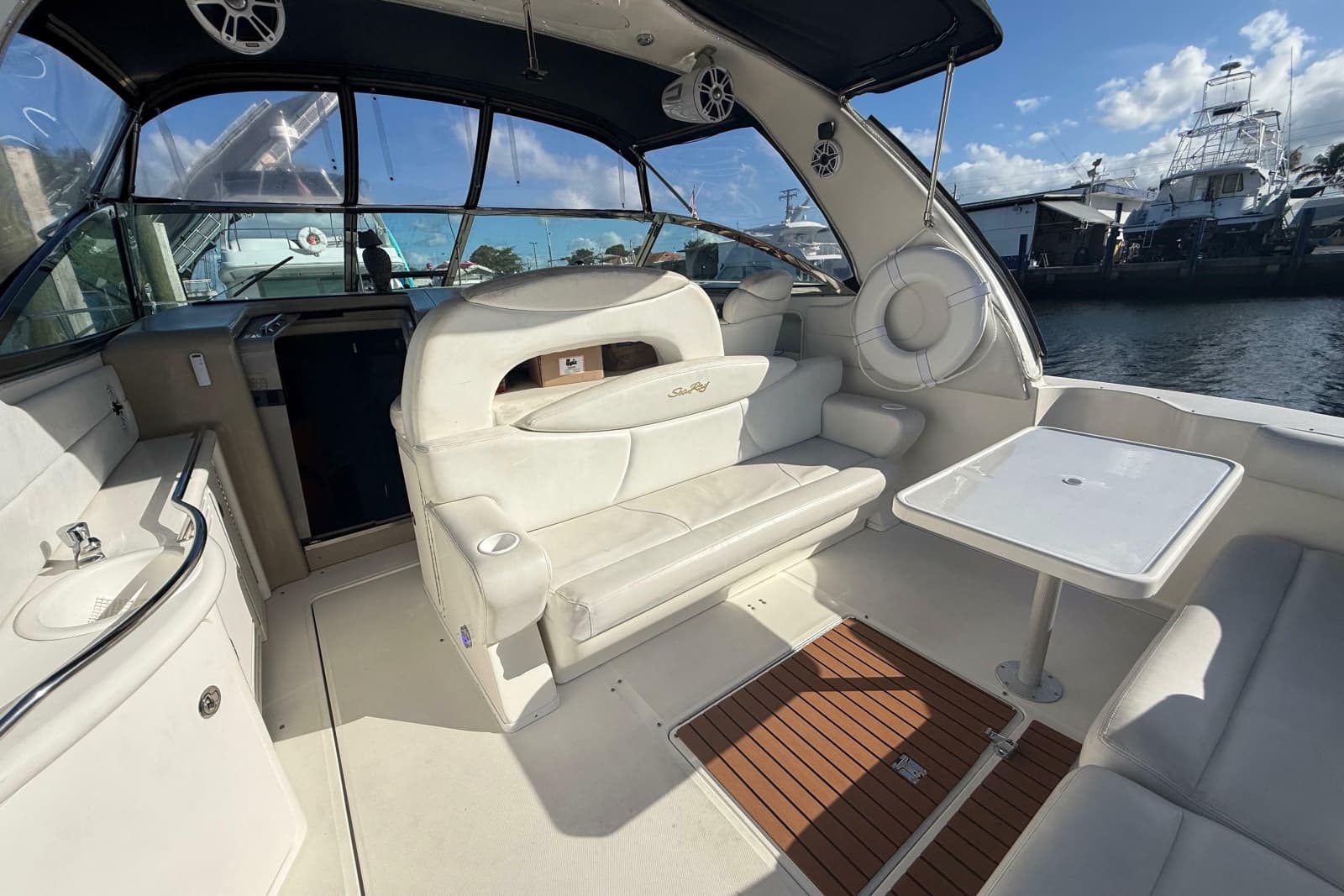 1999 Sea Ray 410 Express Cruiser - Photo 13