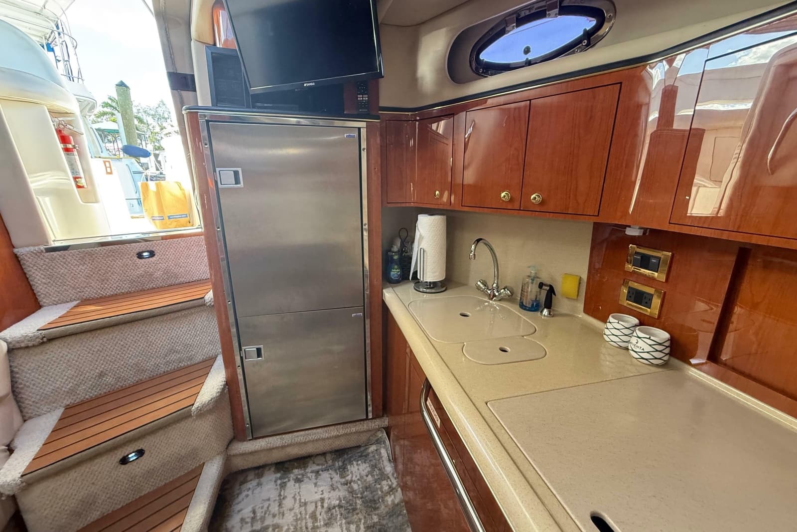 1999 Sea Ray 410 Express Cruiser - Photo 16