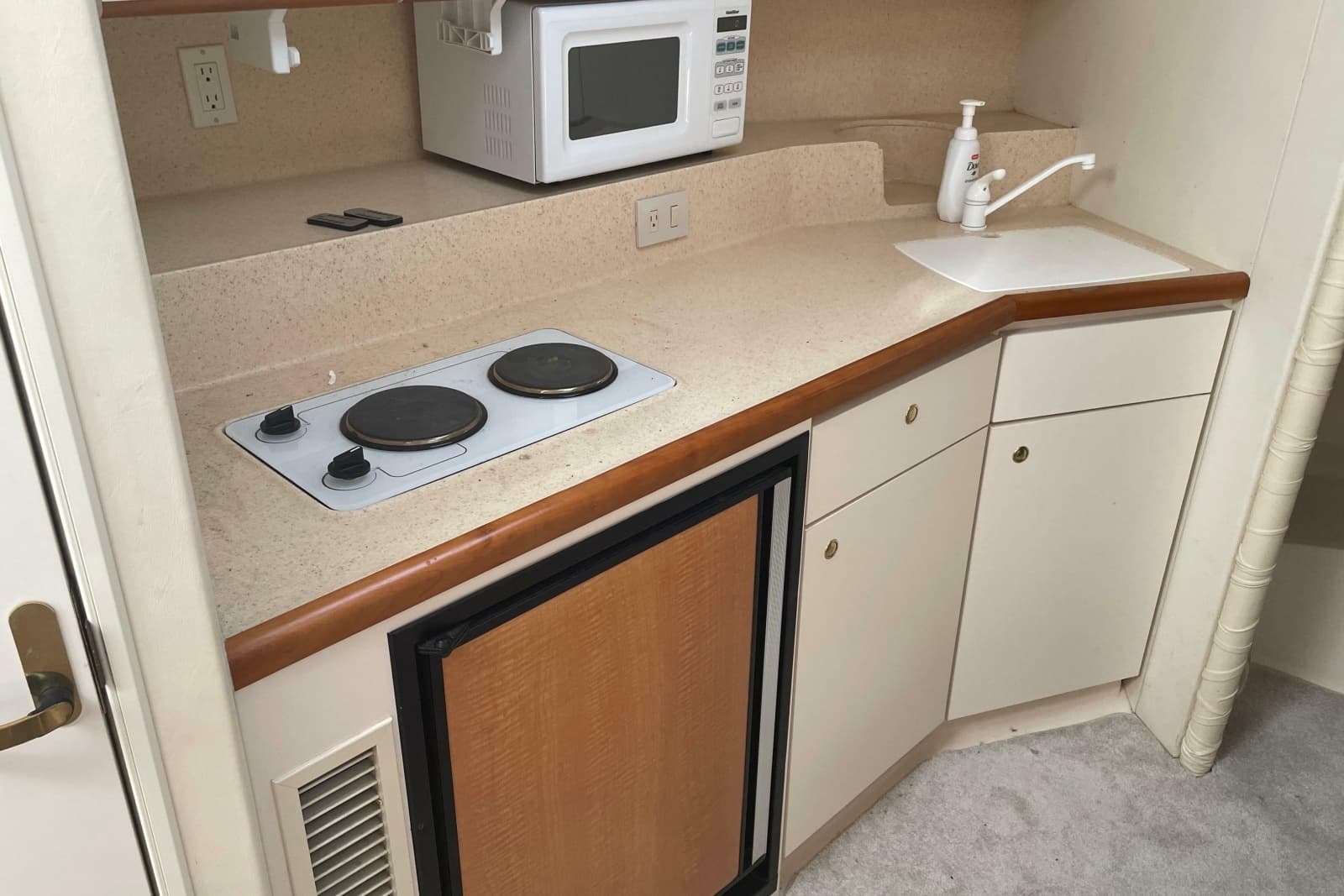 1999 Silverton 360 Express - Photo 17