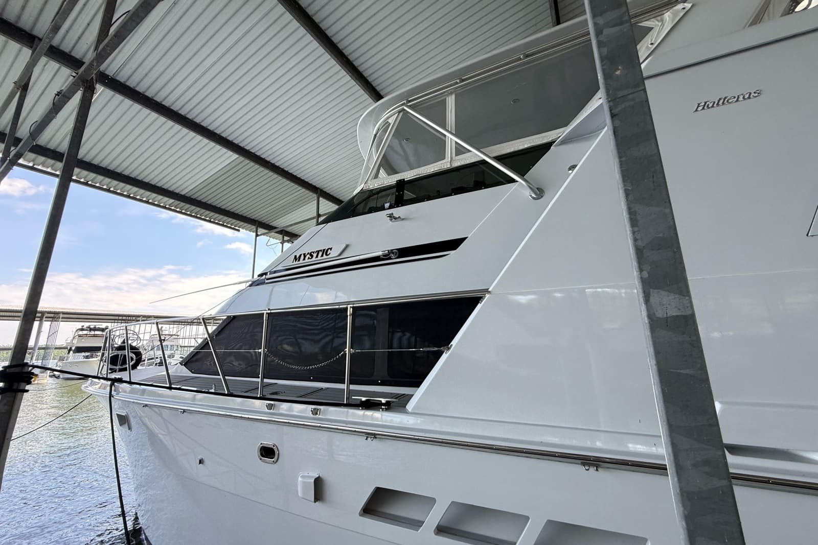 1998 Hatteras 52 Sport Deck Motor Yacht - Photo 8