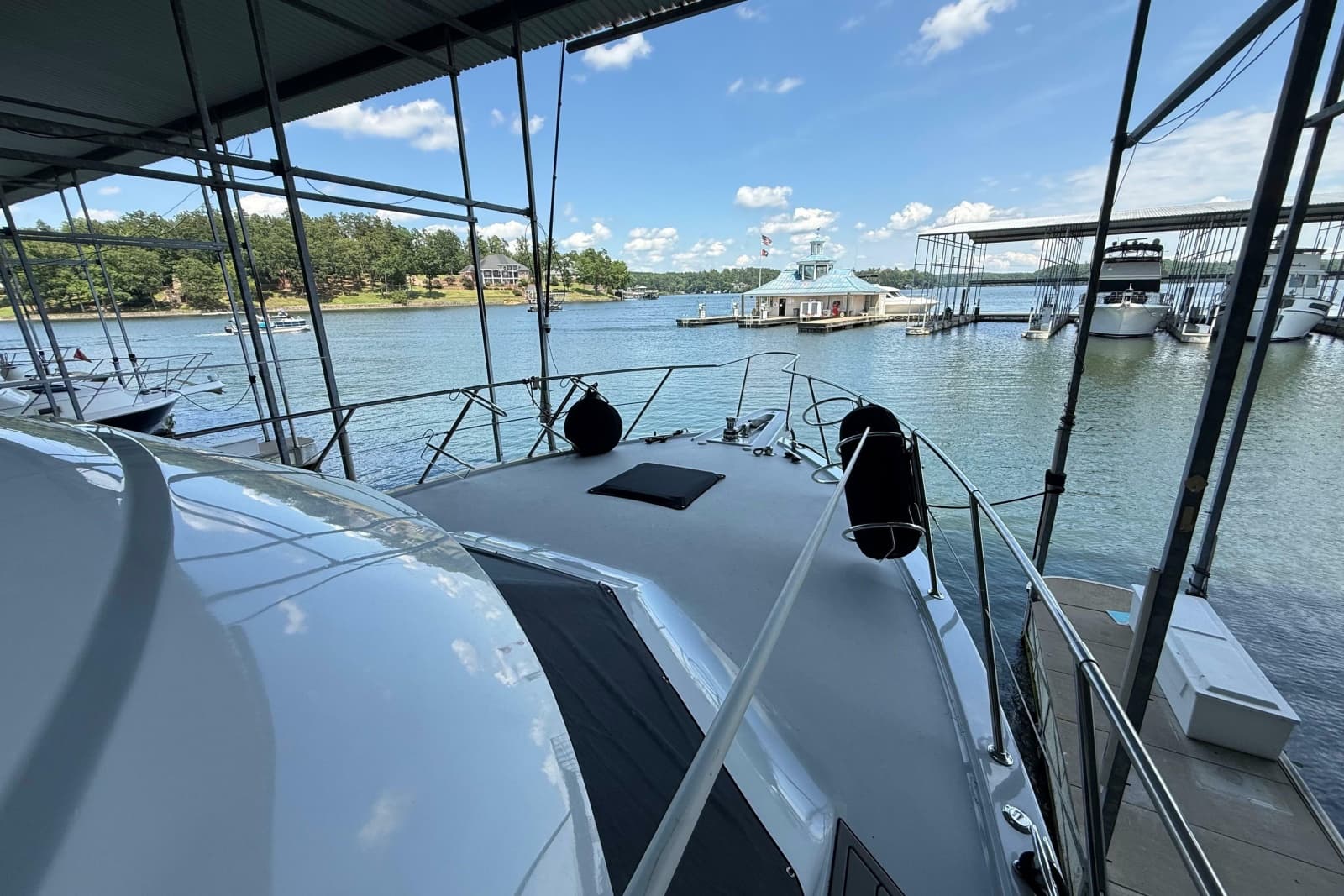 1998 Hatteras 52 Sport Deck Motor Yacht - Photo 14