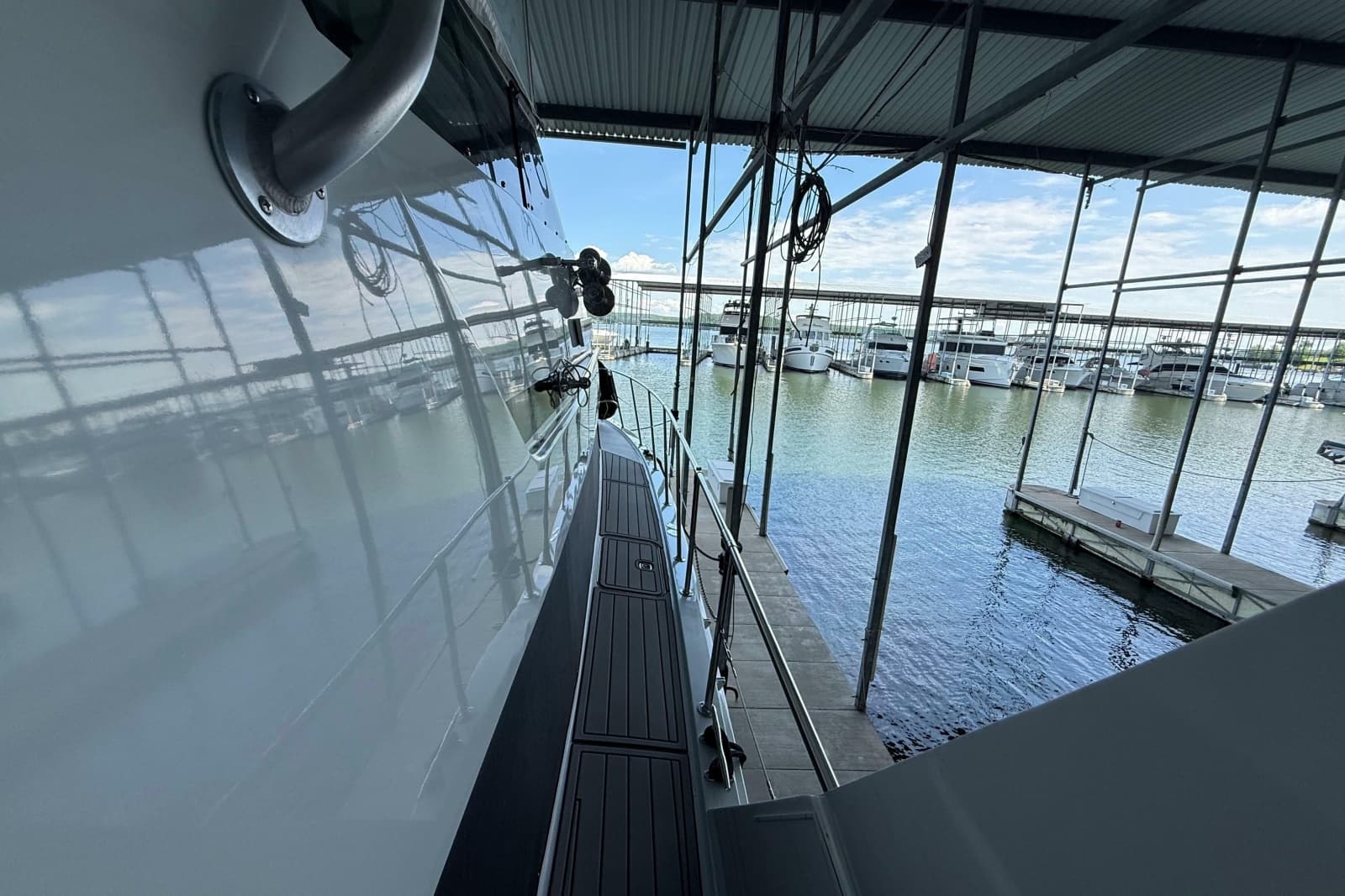 1998 Hatteras 52 Sport Deck Motor Yacht - Photo 13