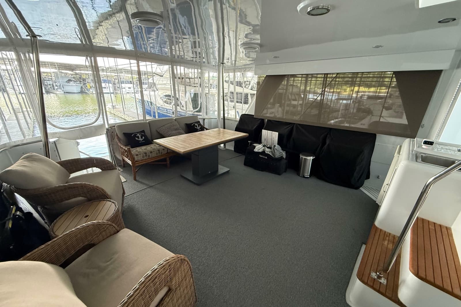 1998 Hatteras 52 Sport Deck Motor Yacht - Photo 16
