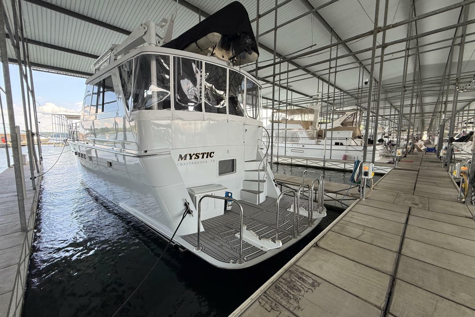 1998 Hatteras 52 Sport Deck Motor Yacht - Photo 9