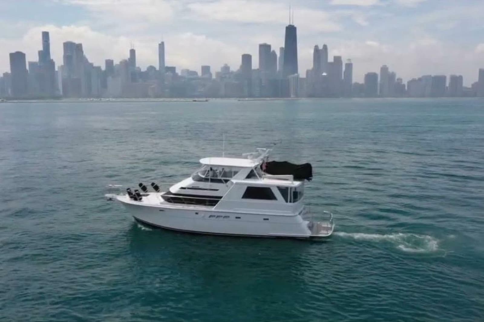 1998 Hatteras 52 Sport Deck Motor Yacht - Photo 2