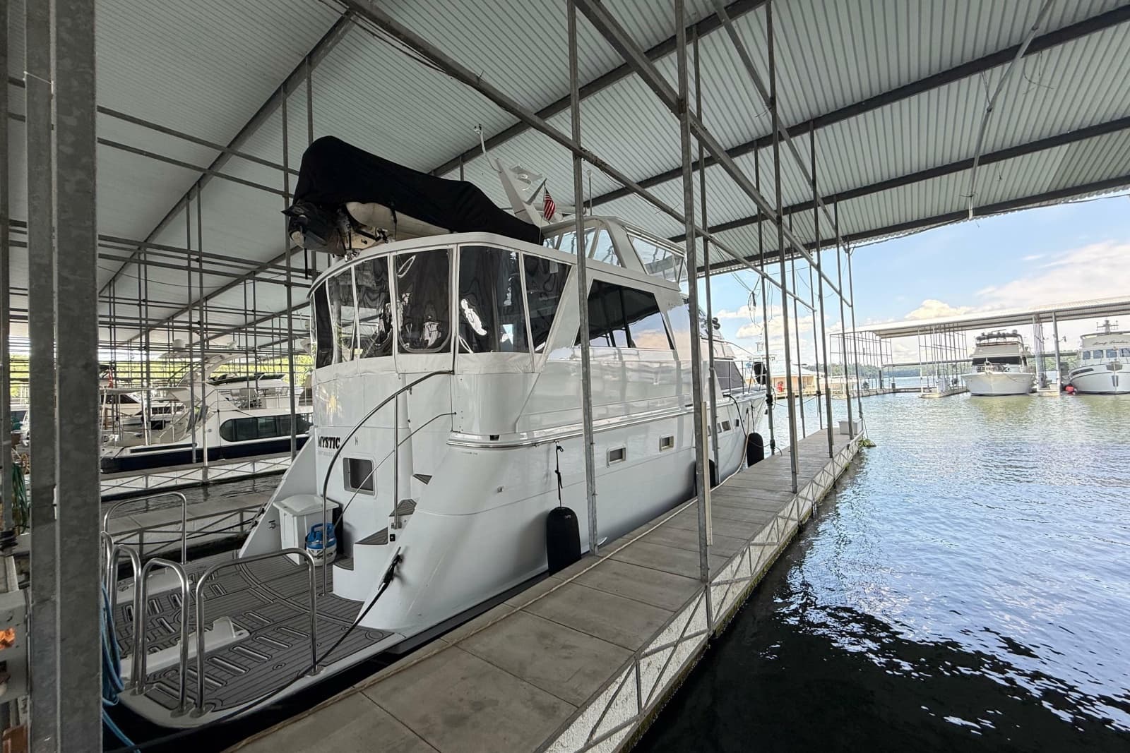 1998 Hatteras 52 Sport Deck Motor Yacht - Photo 3
