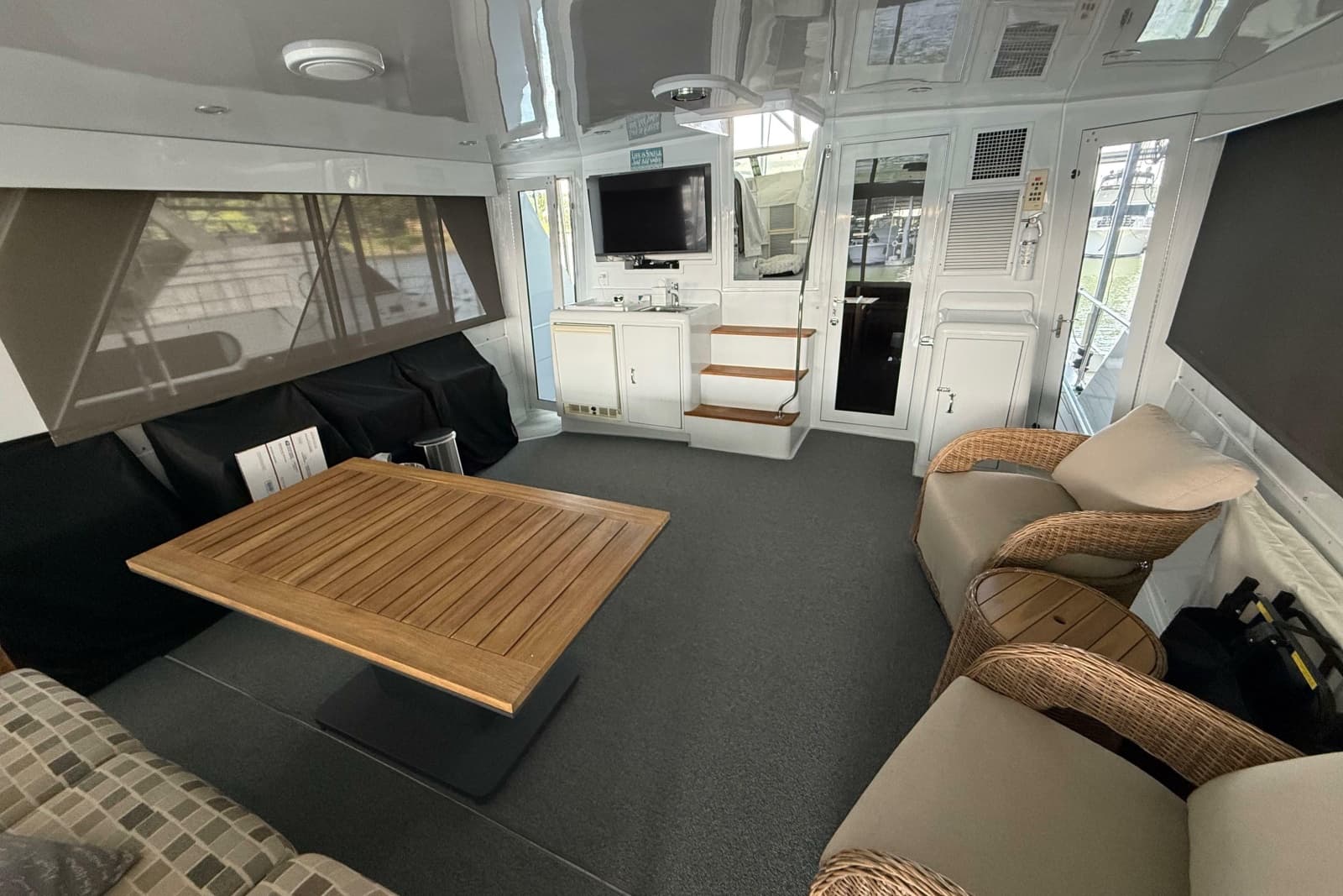 1998 Hatteras 52 Sport Deck Motor Yacht - Photo 15