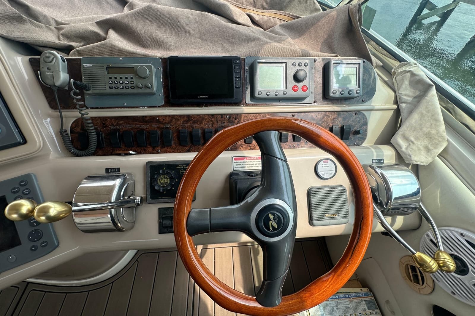1998 Sea Ray 450 Sundancer - Photo 21