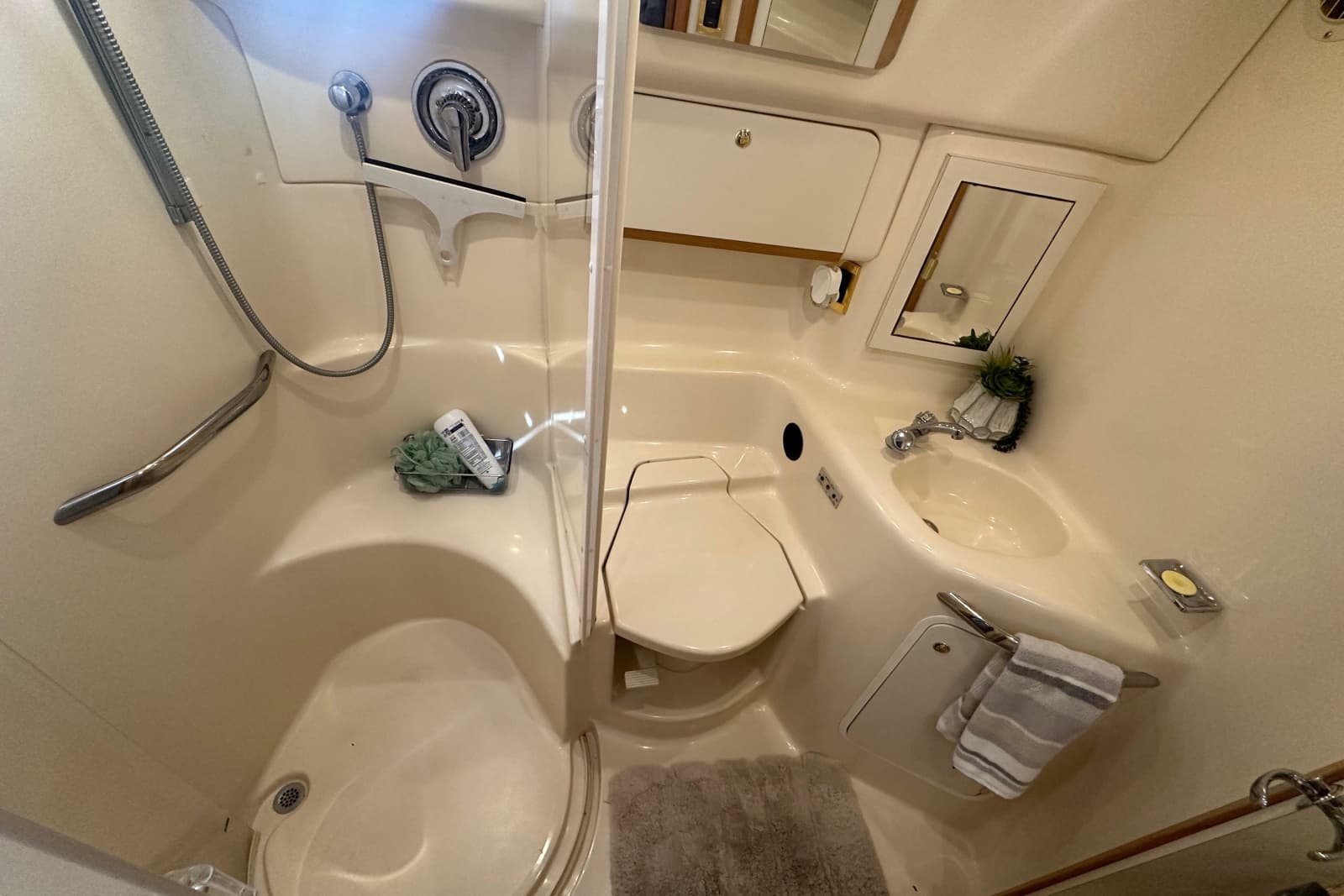 1998 Sea Ray 450 Sundancer - Photo 12