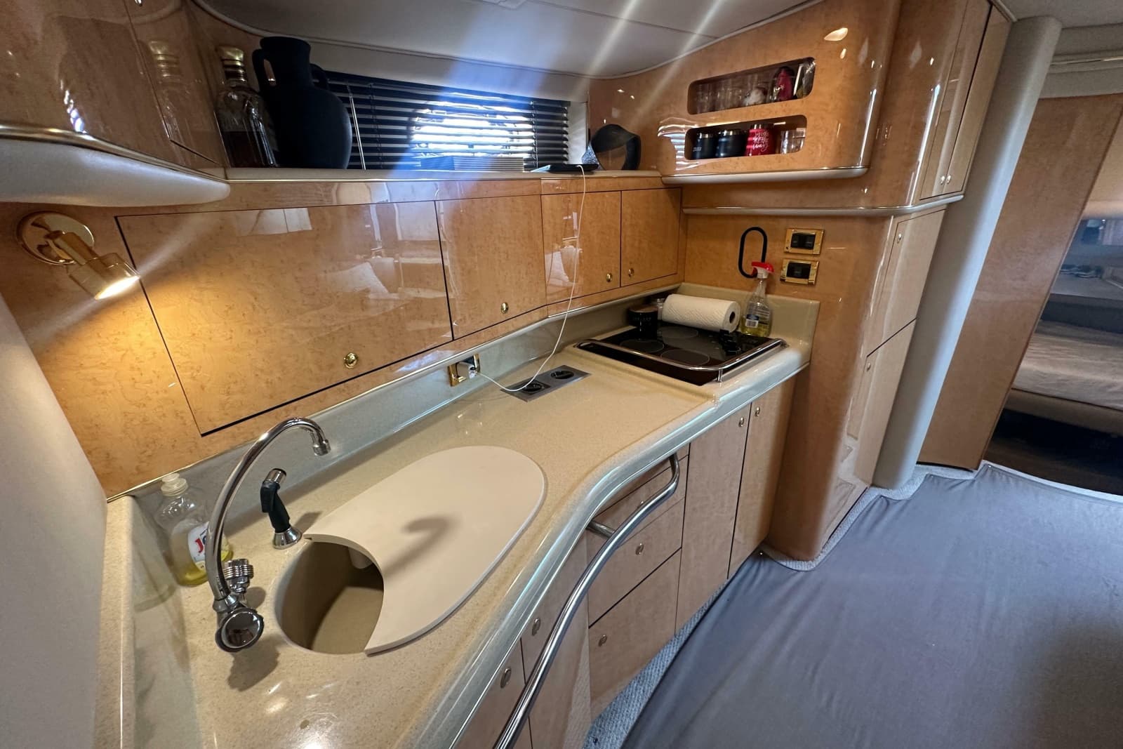1998 Sea Ray 450 Sundancer - Photo 7