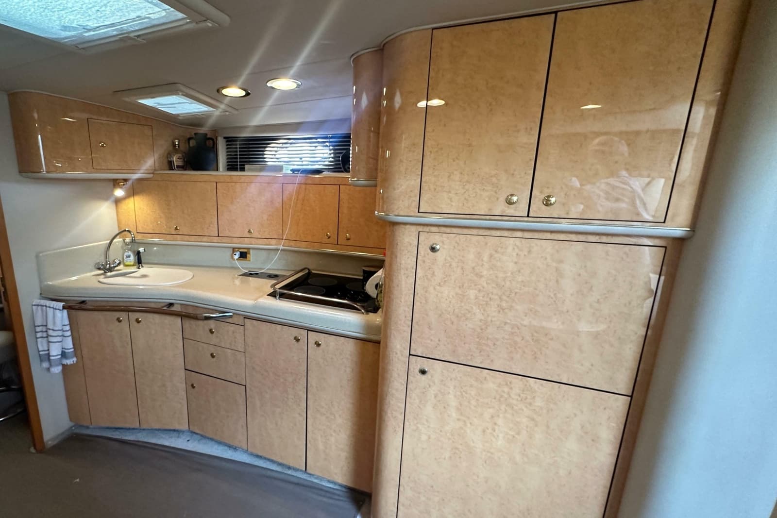 1998 Sea Ray 450 Sundancer - Photo 6