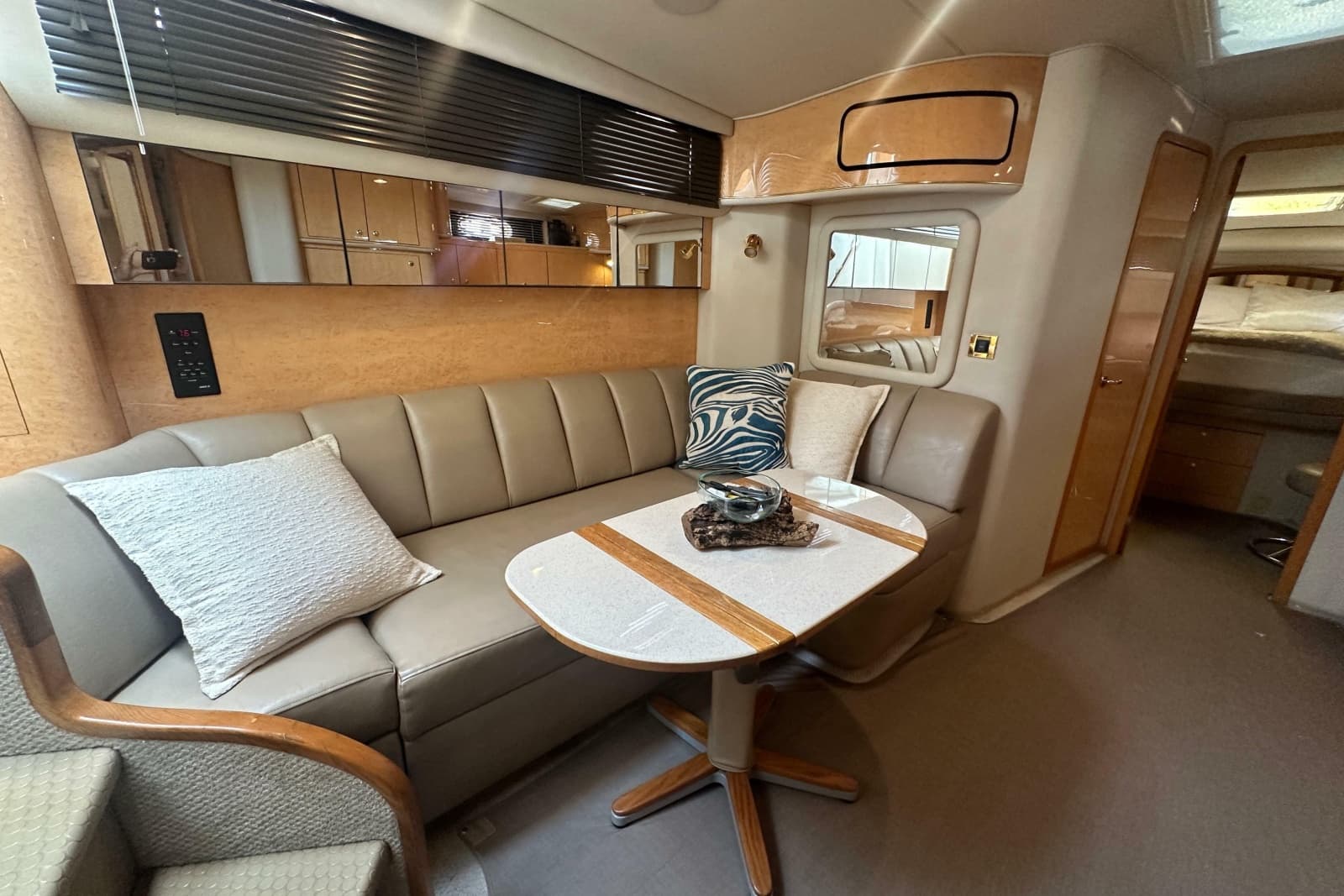 1998 Sea Ray 450 Sundancer - Photo 3