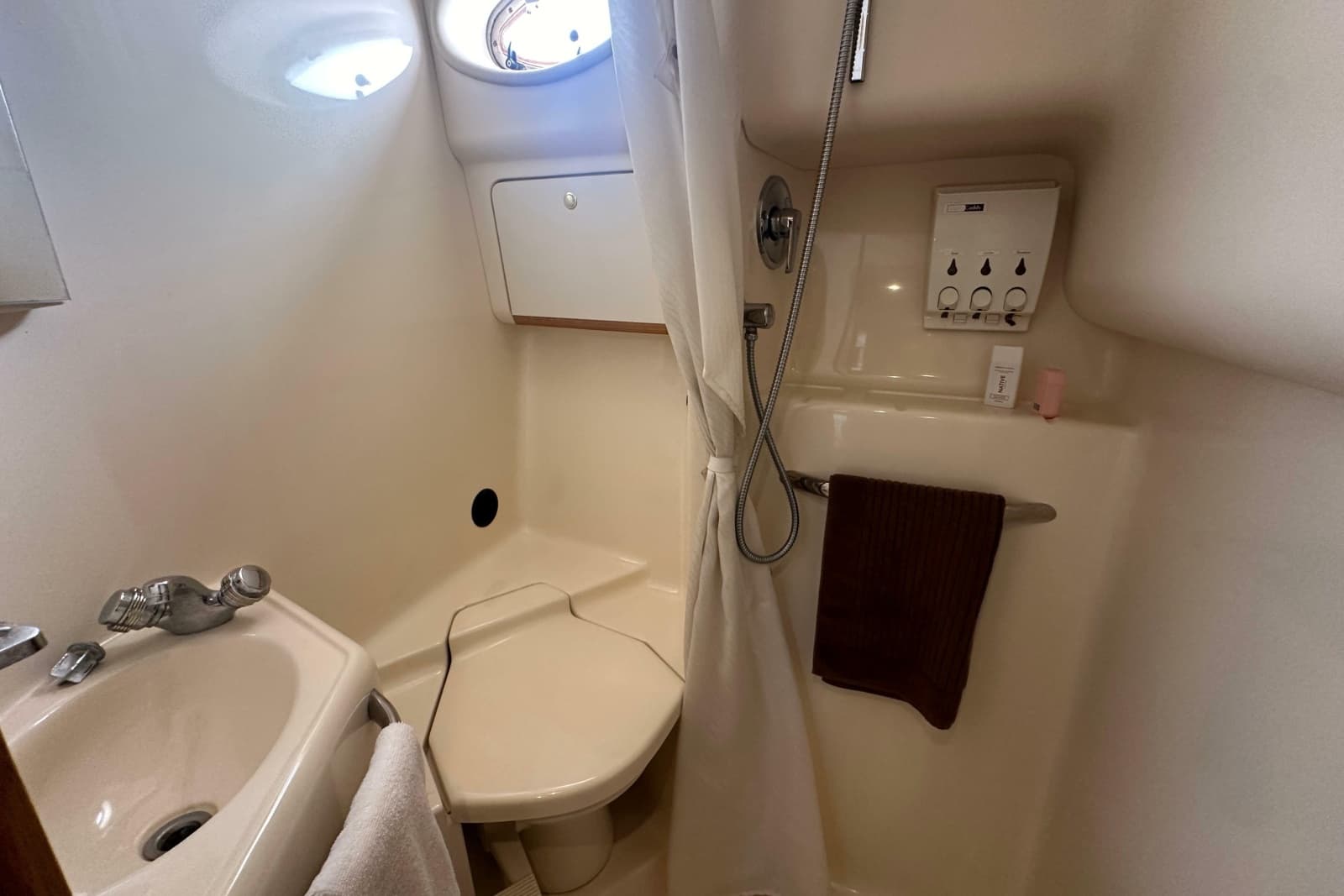 1998 Sea Ray 450 Sundancer - Photo 17