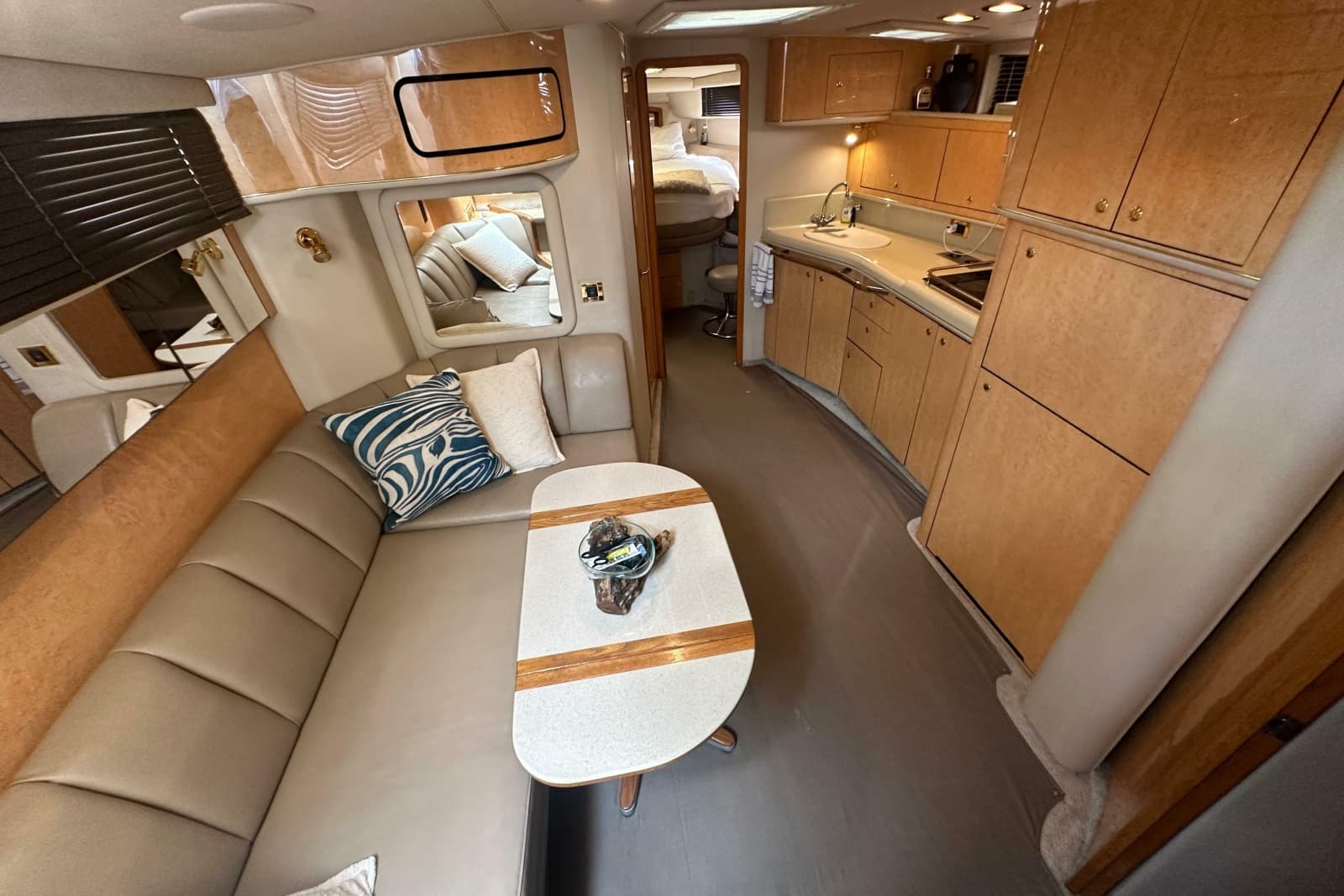 1998 Sea Ray 450 Sundancer - Photo 2