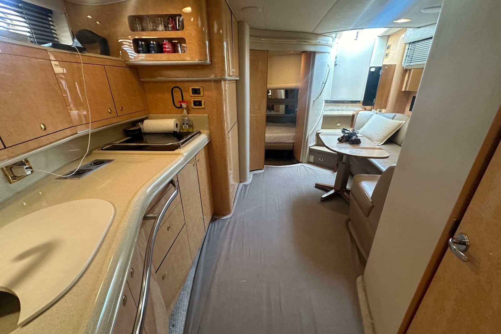 1998 Sea Ray 450 Sundancer - Photo 9
