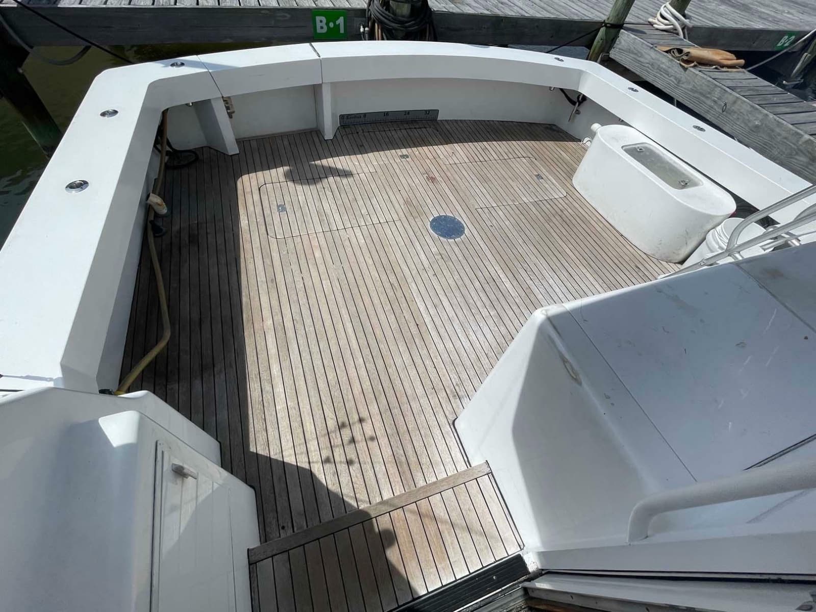 1998 Viking 50 Convertible - Photo 29