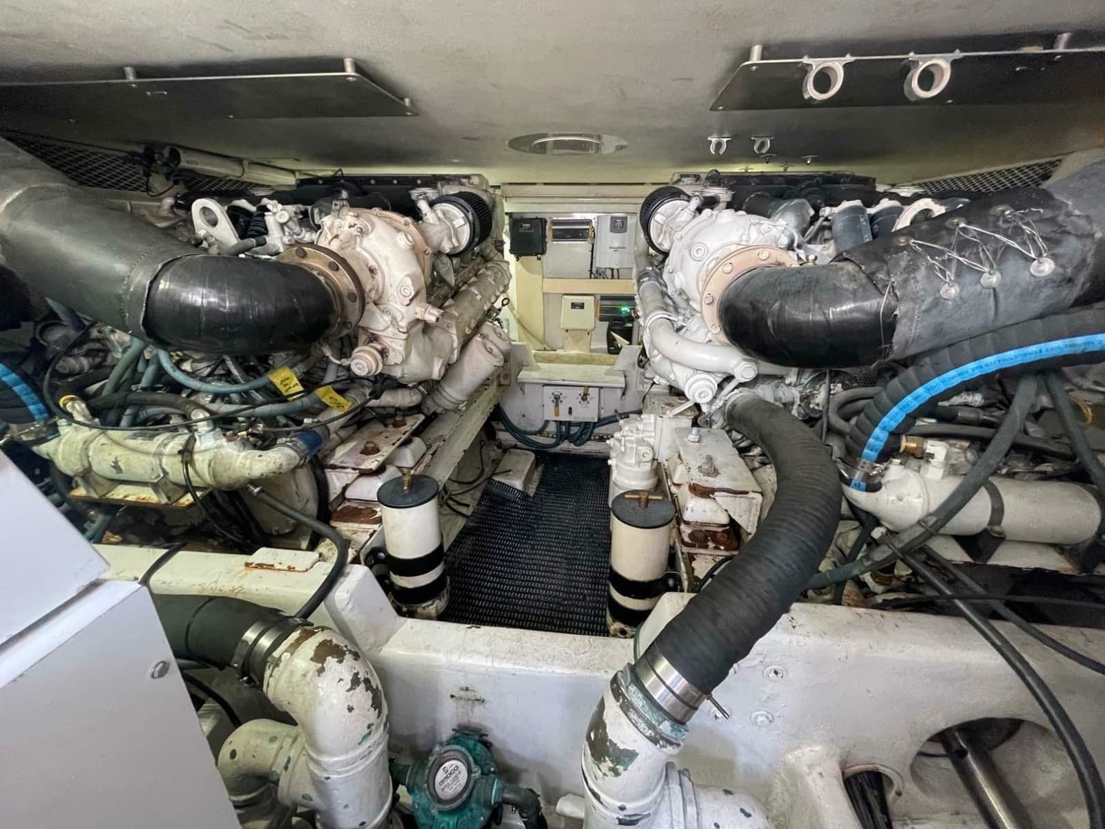 1998 Viking 50 Convertible - Photo 34