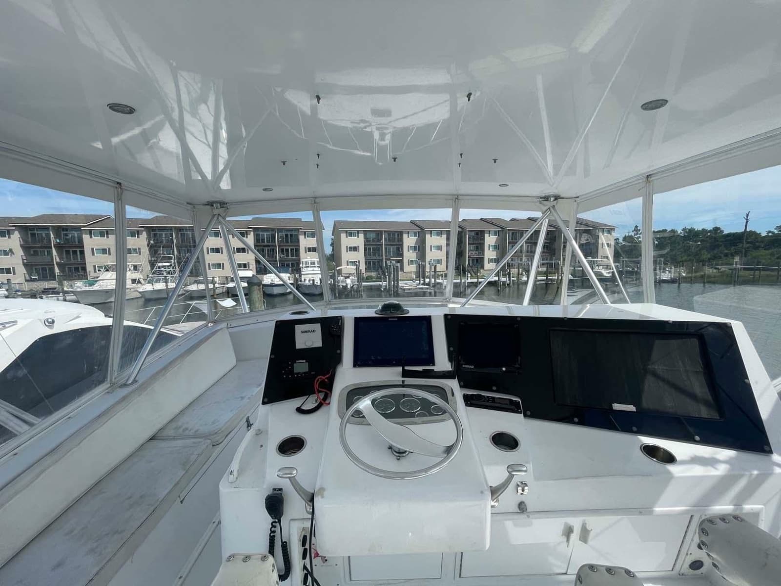 1998 Viking 50 Convertible - Photo 22