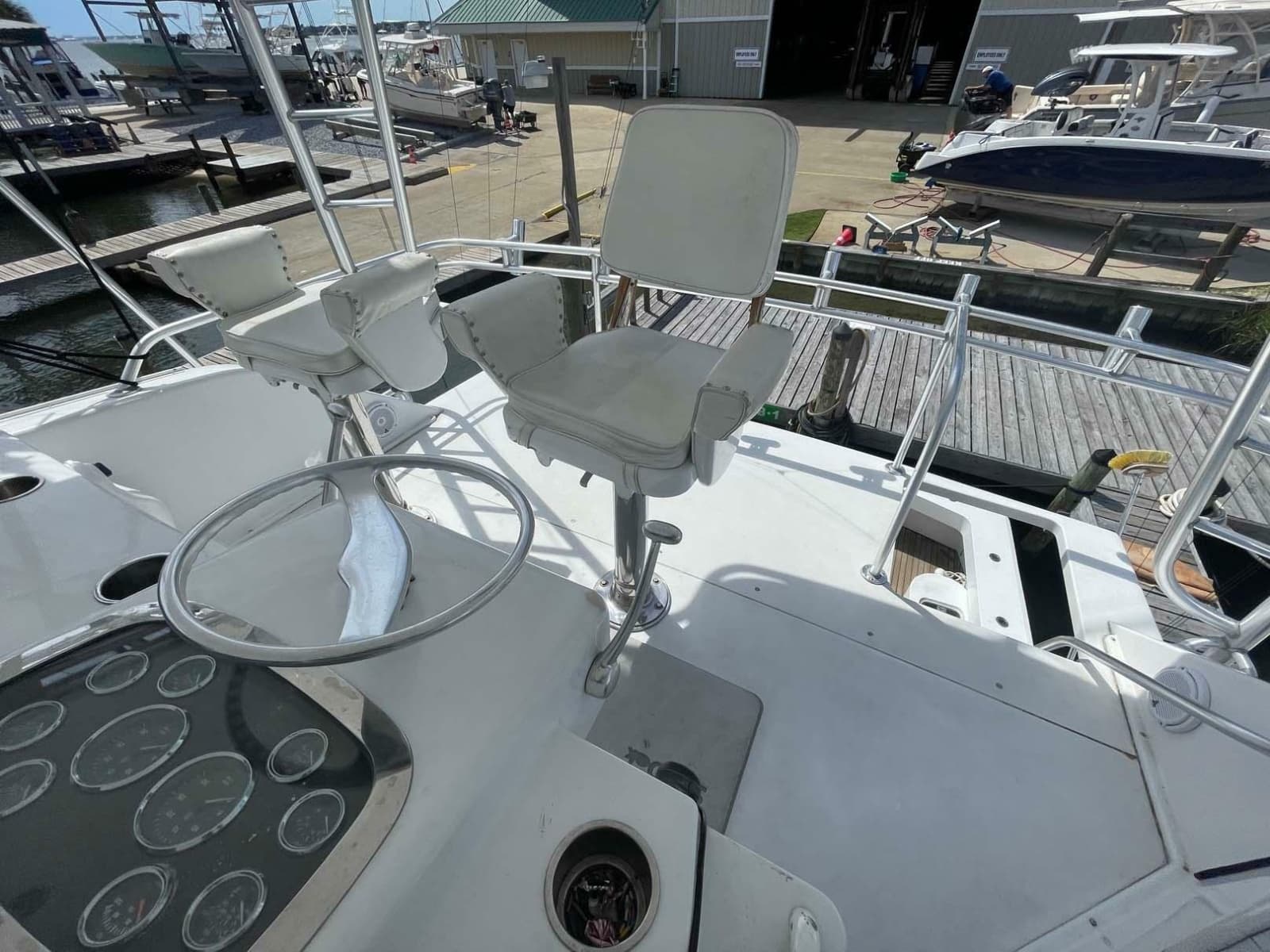 1998 Viking 50 Convertible - Photo 23