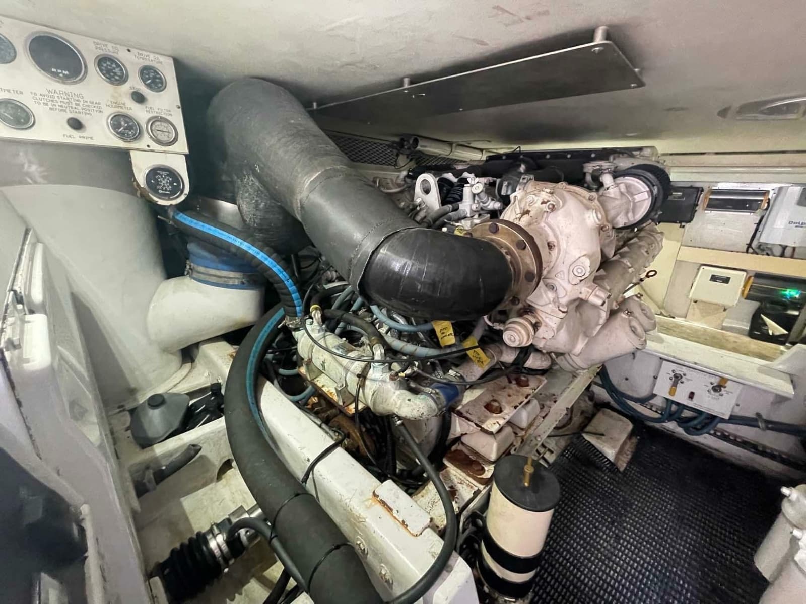1998 Viking 50 Convertible - Photo 36