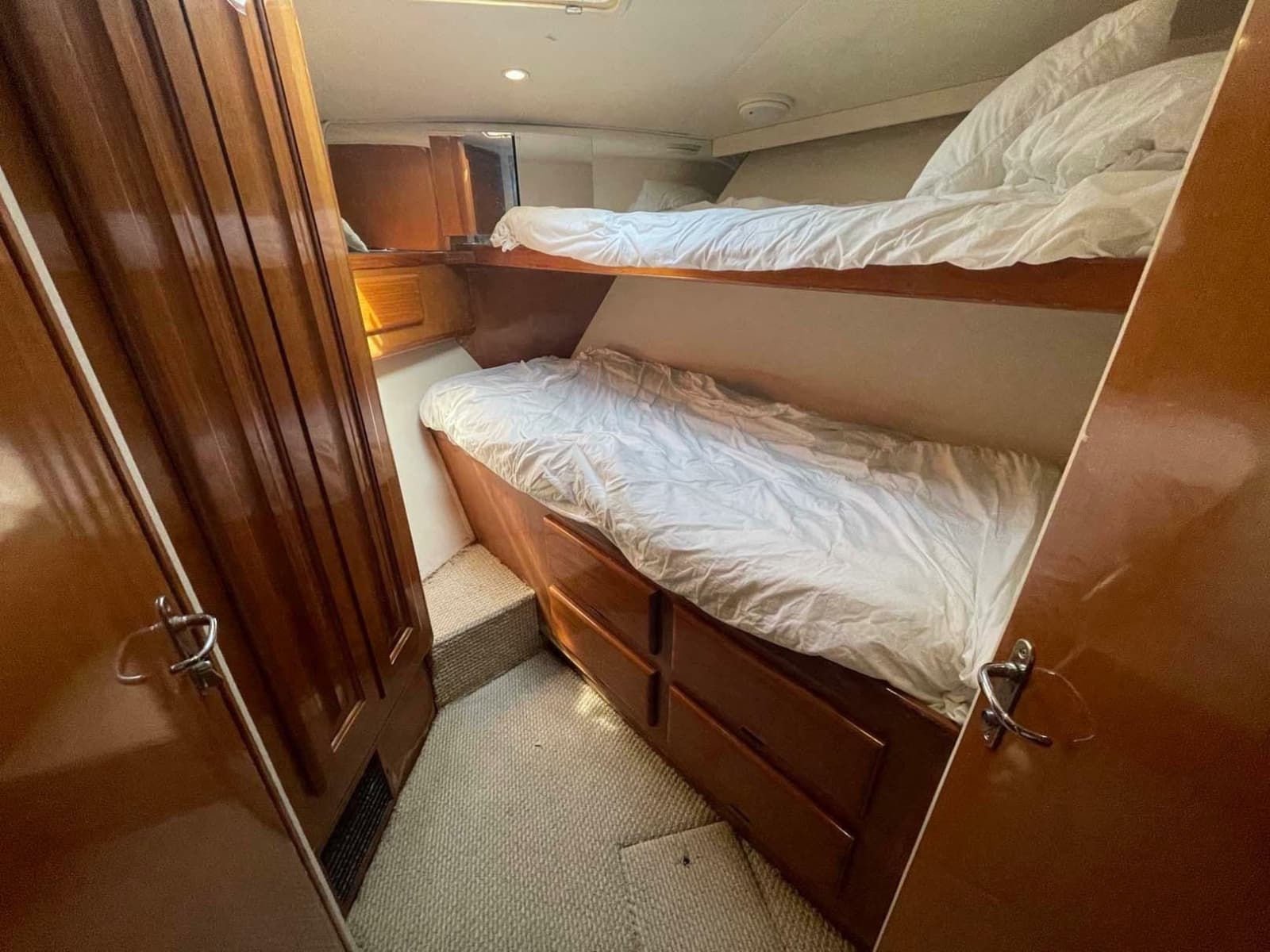 1998 Viking 50 Convertible - Photo 15