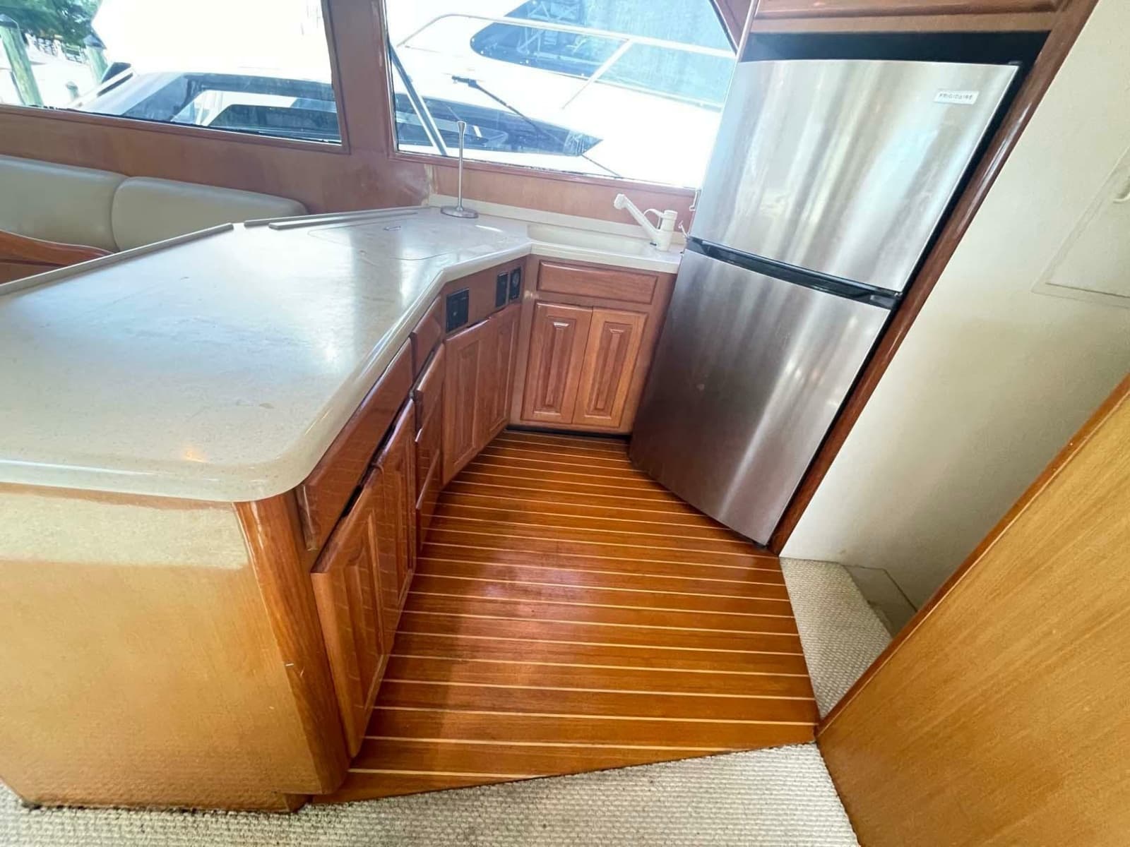 1998 Viking 50 Convertible - Photo 7