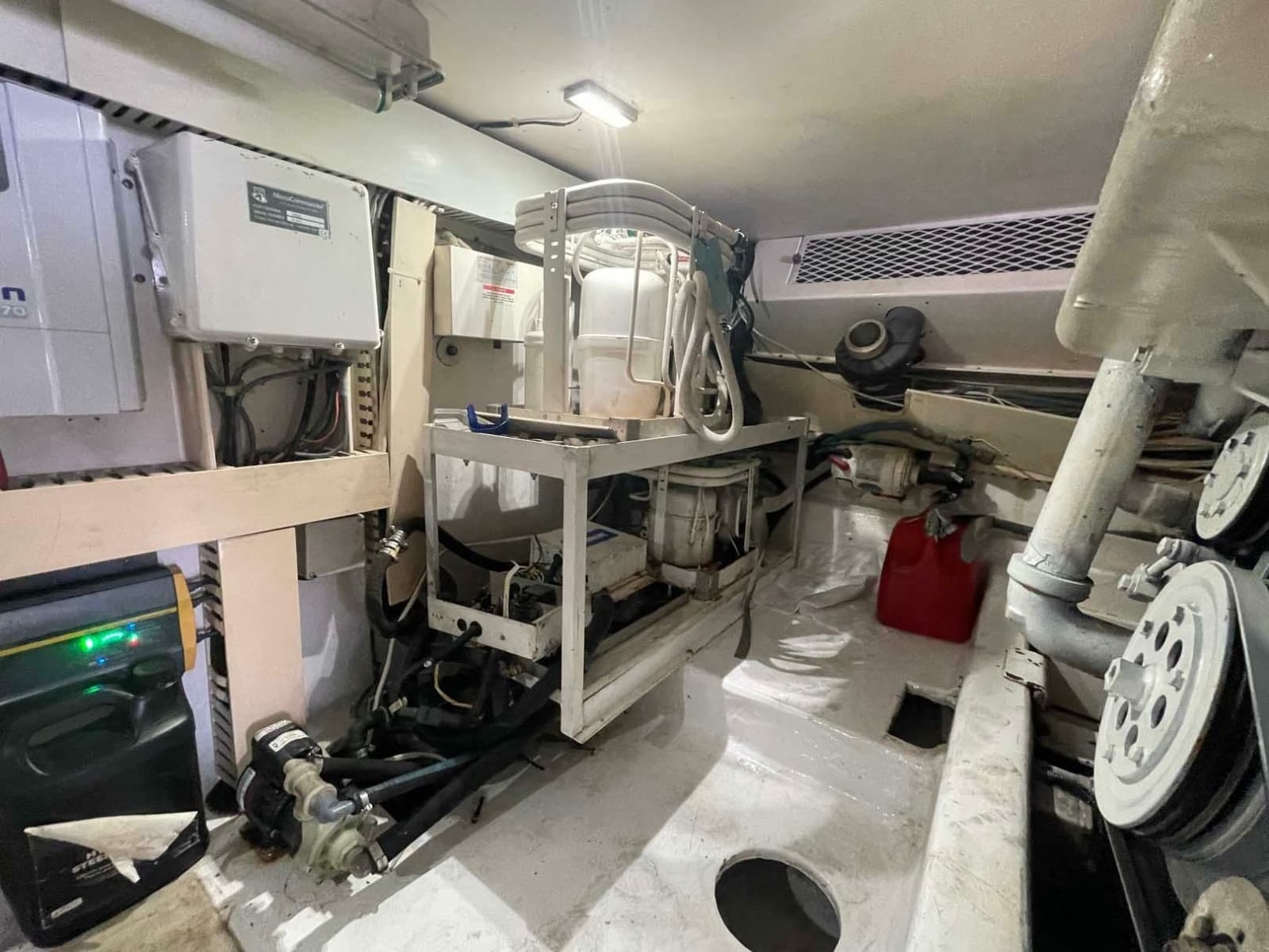 1998 Viking 50 Convertible - Photo 31
