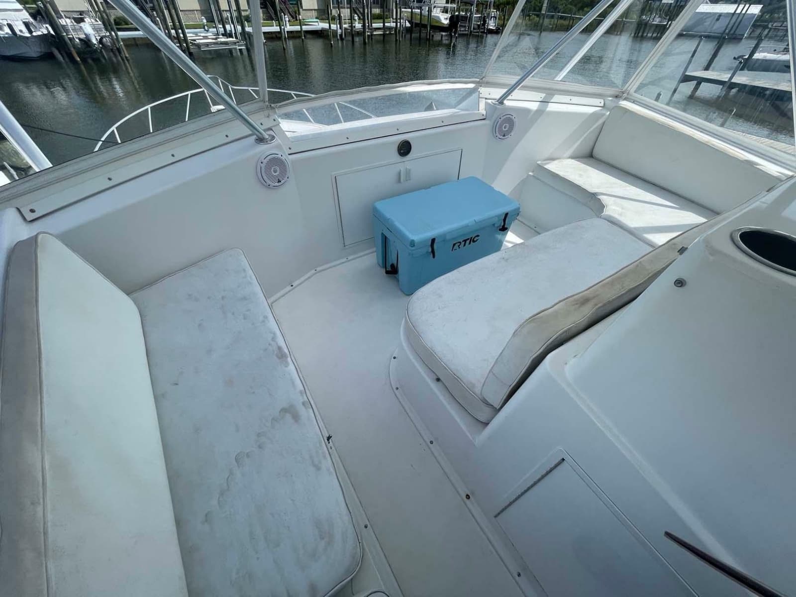 1998 Viking 50 Convertible - Photo 26