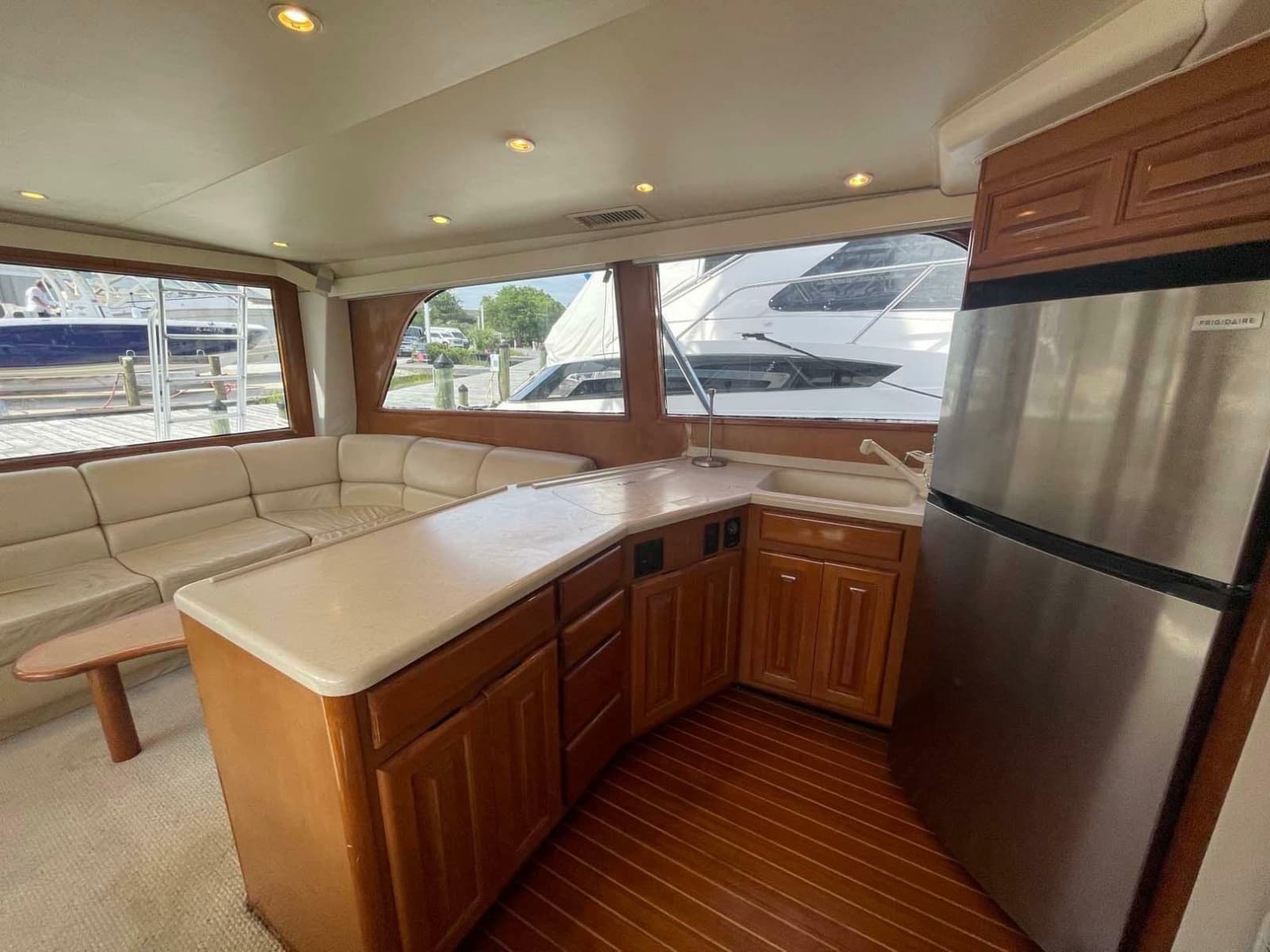 1998 Viking 50 Convertible - Photo 6