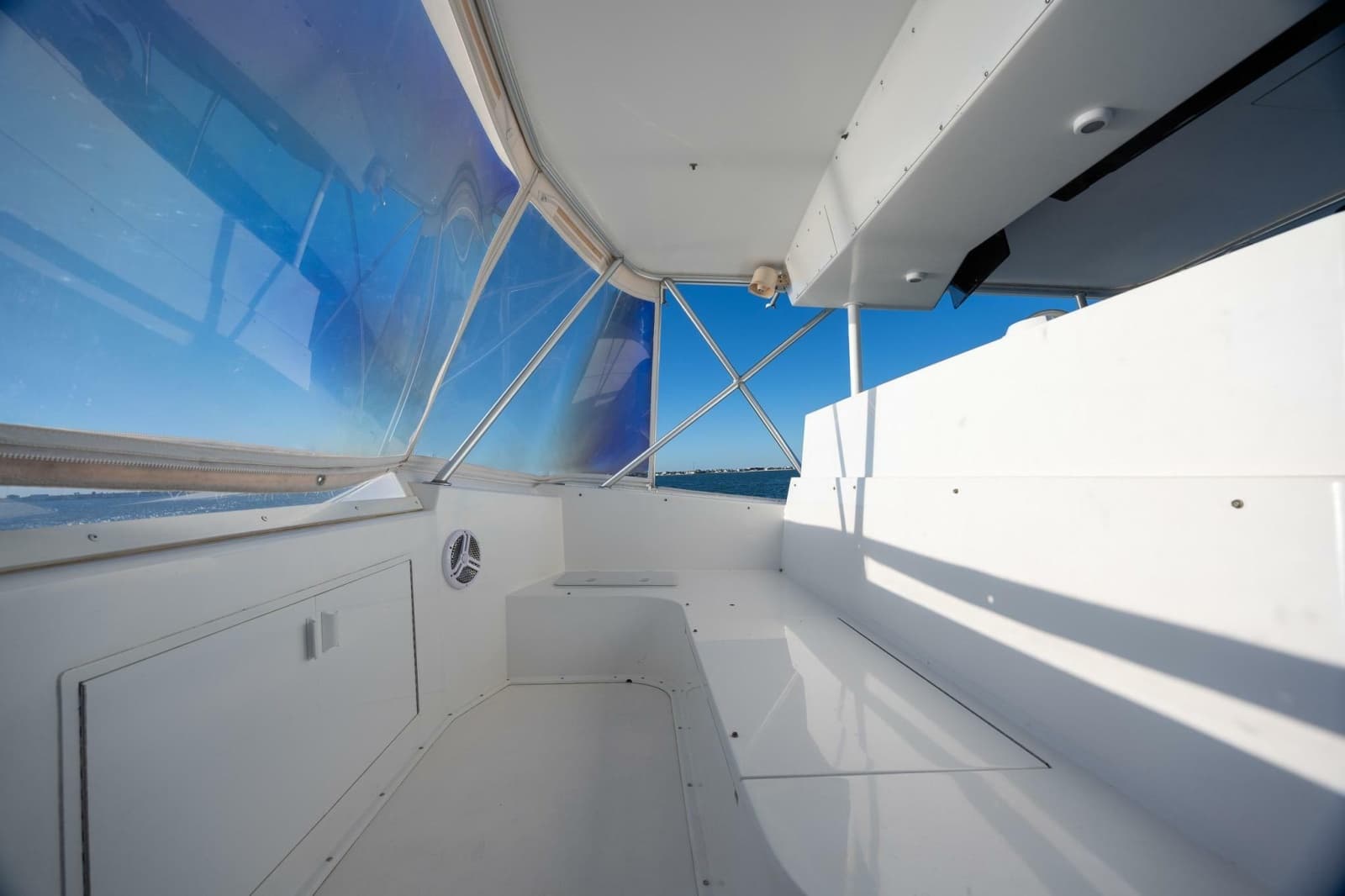1998 Viking 50 Convertible - Photo 25