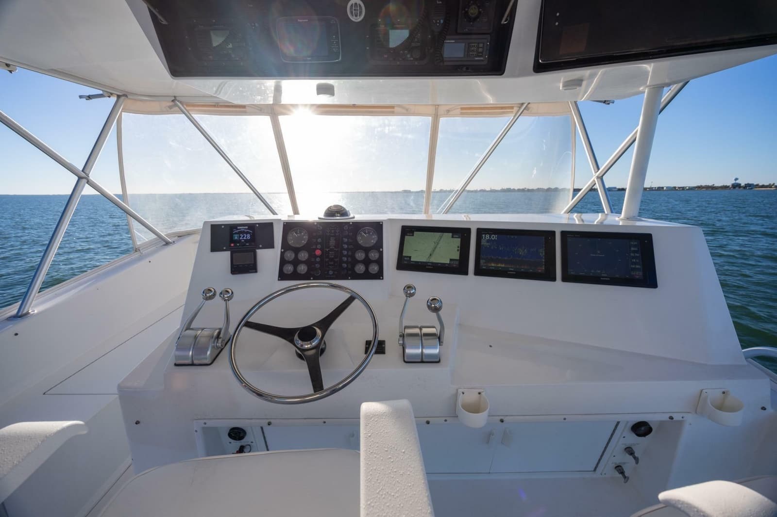 1998 Viking 50 Convertible - Photo 29