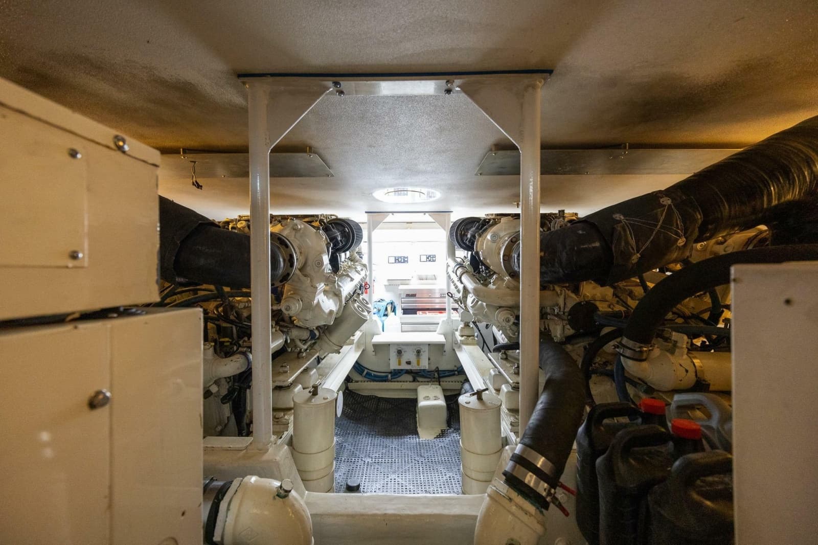 1998 Viking 50 Convertible - Photo 48