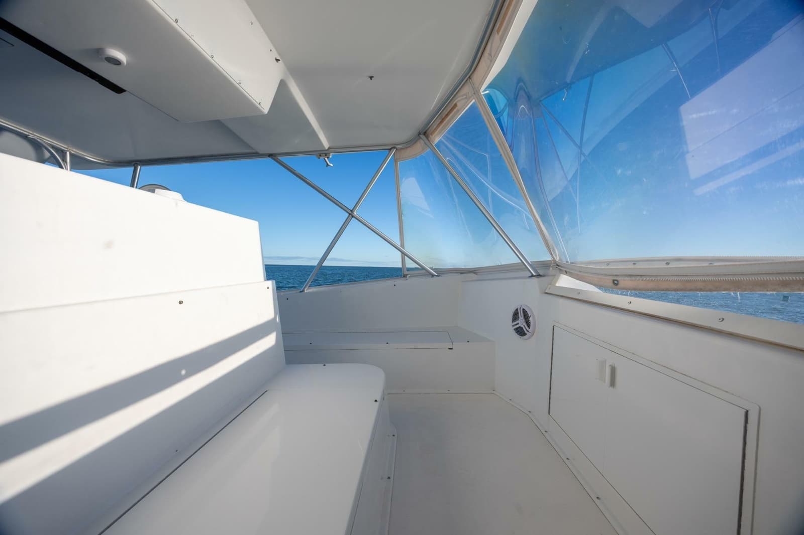 1998 Viking 50 Convertible - Photo 27