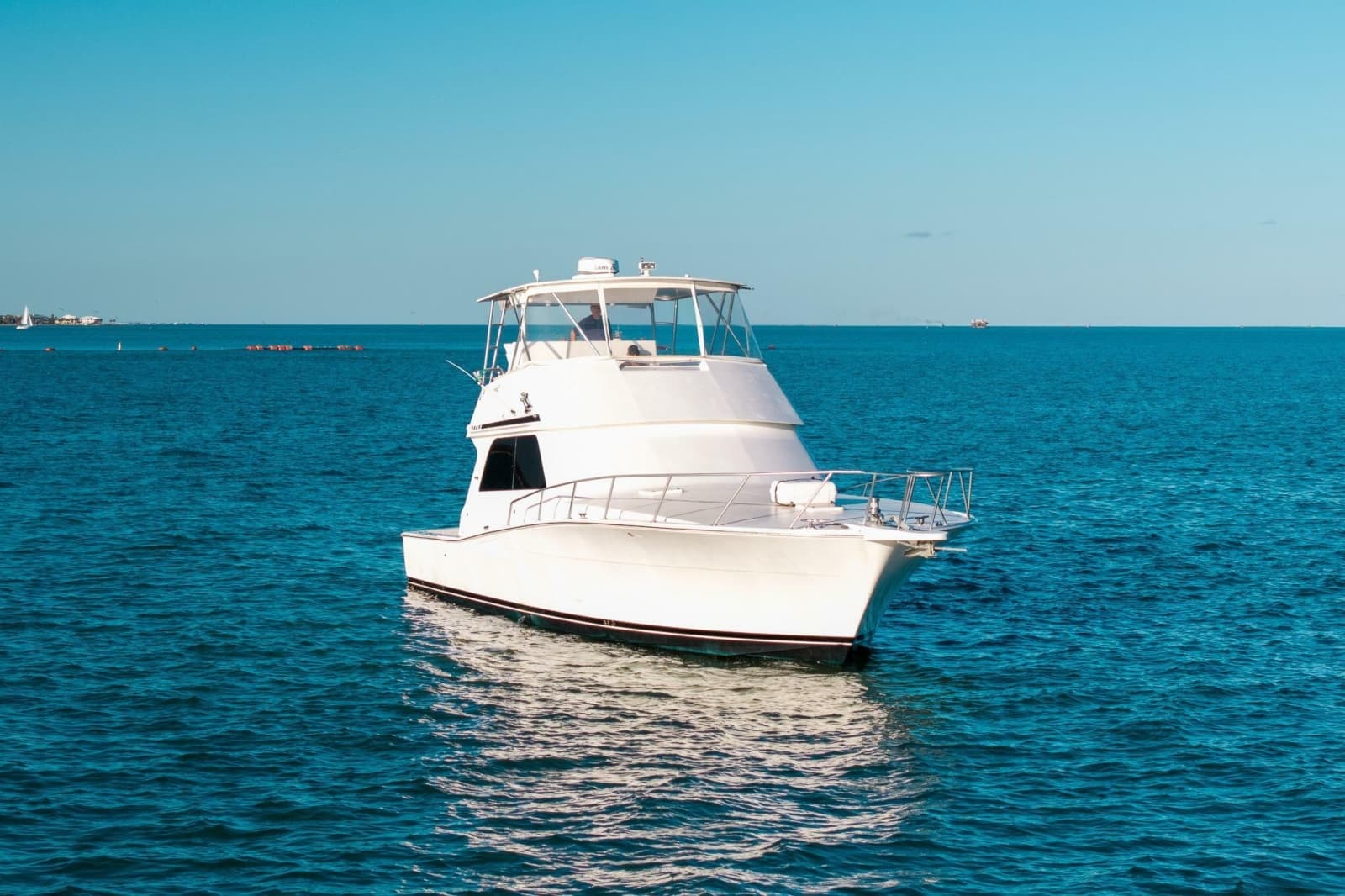 1998 Viking 50 Convertible - Photo 2