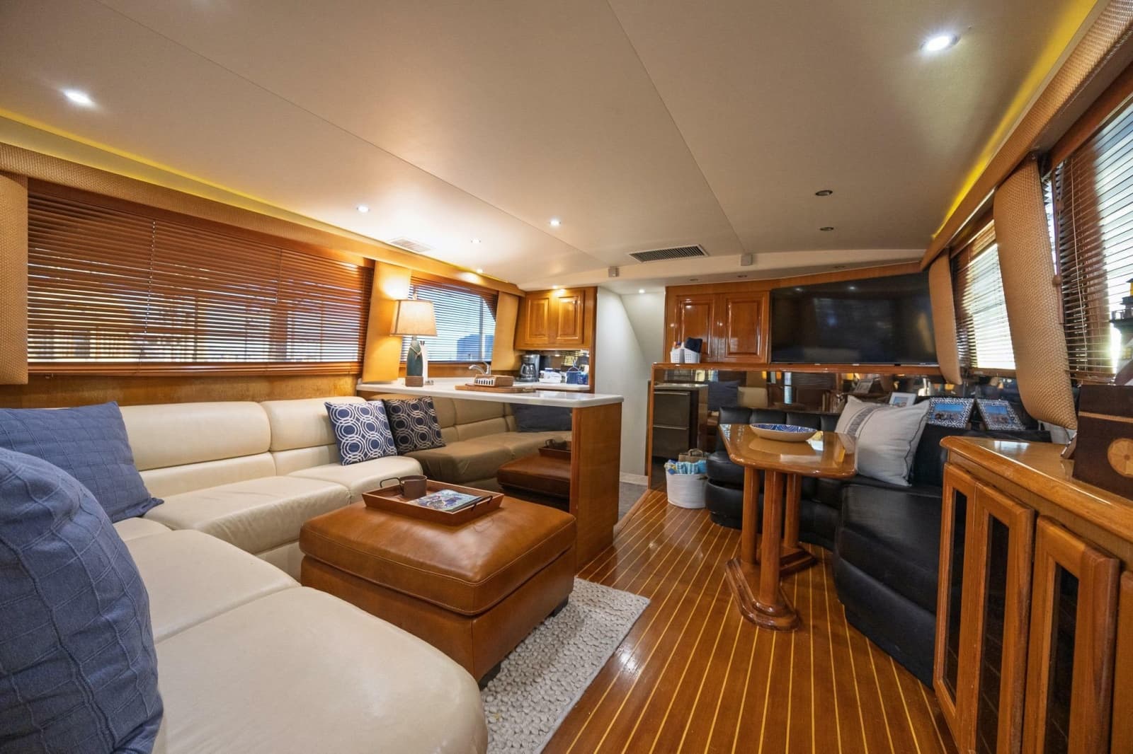 1998 Viking 50 Convertible - Photo 6