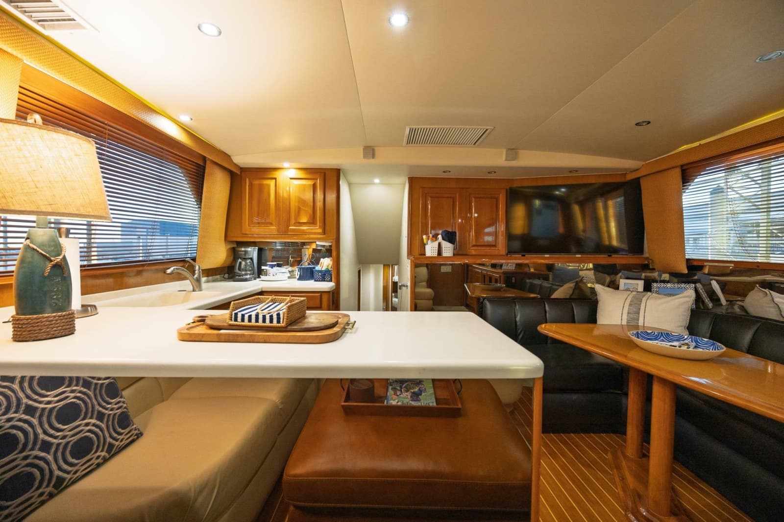 1998 Viking 50 Convertible - Photo 9