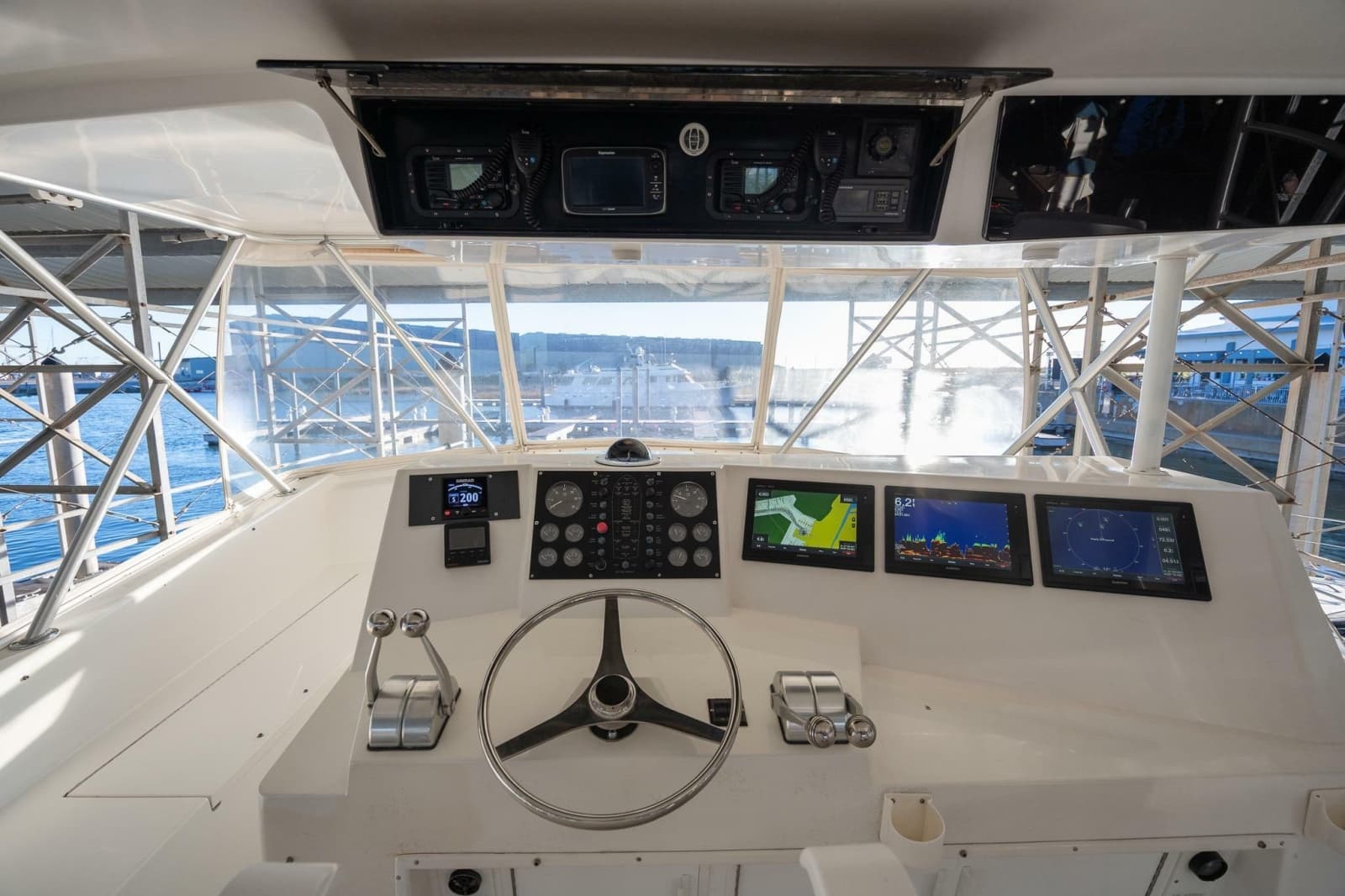 1998 Viking 50 Convertible - Photo 31