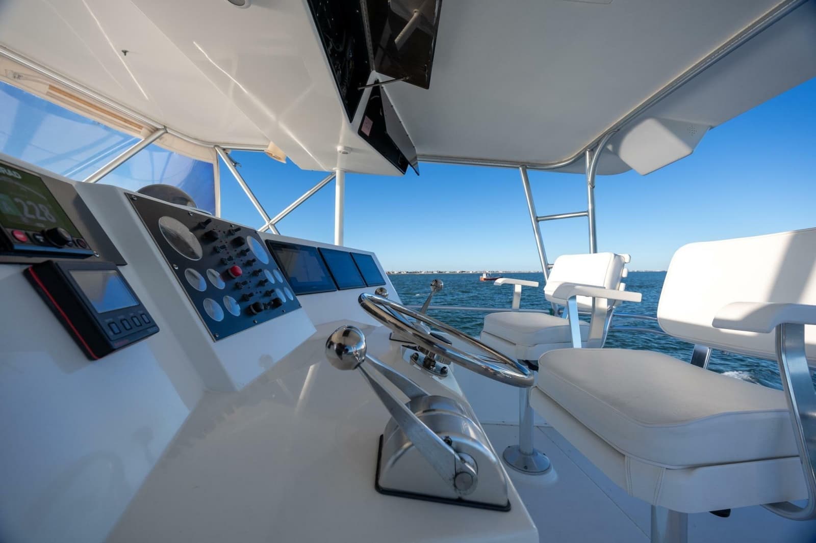 1998 Viking 50 Convertible - Photo 36