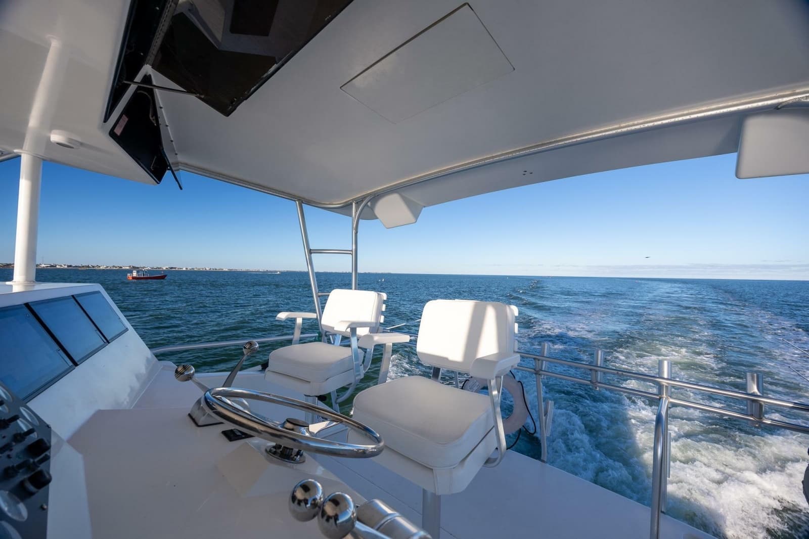 1998 Viking 50 Convertible - Photo 35