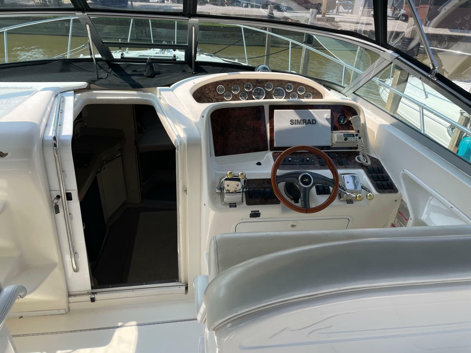 1997 Sea Ray 330 Express - Photo 6