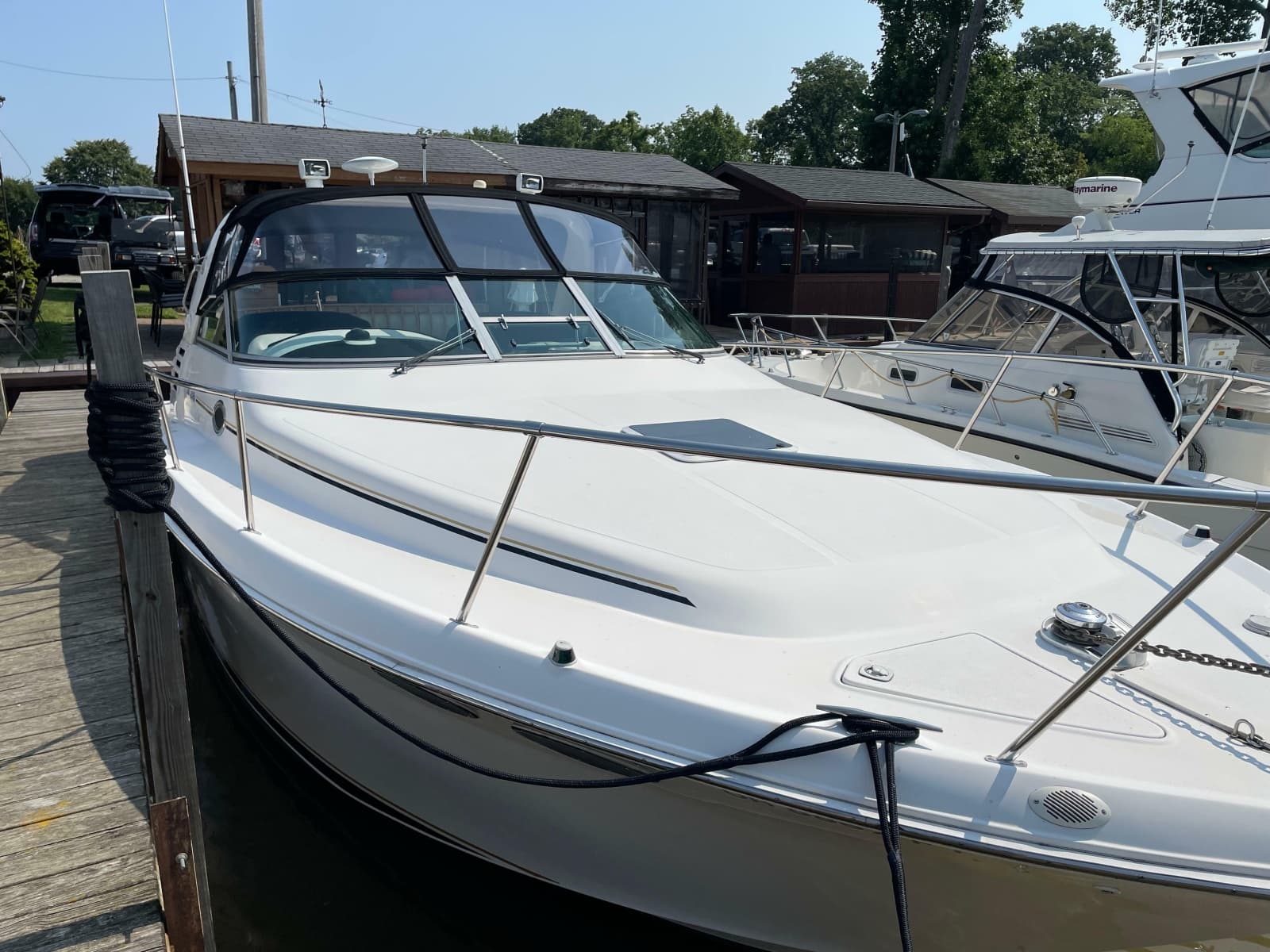 1997 Sea Ray 330 Express - Photo 2