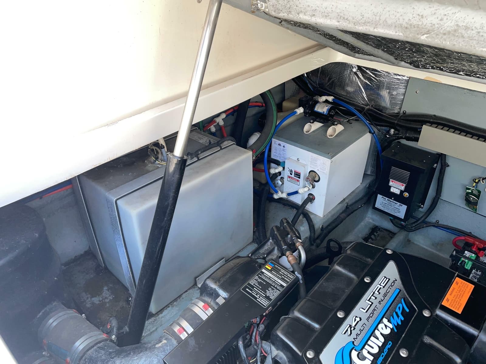 1997 Sea Ray 330 Express - Photo 29