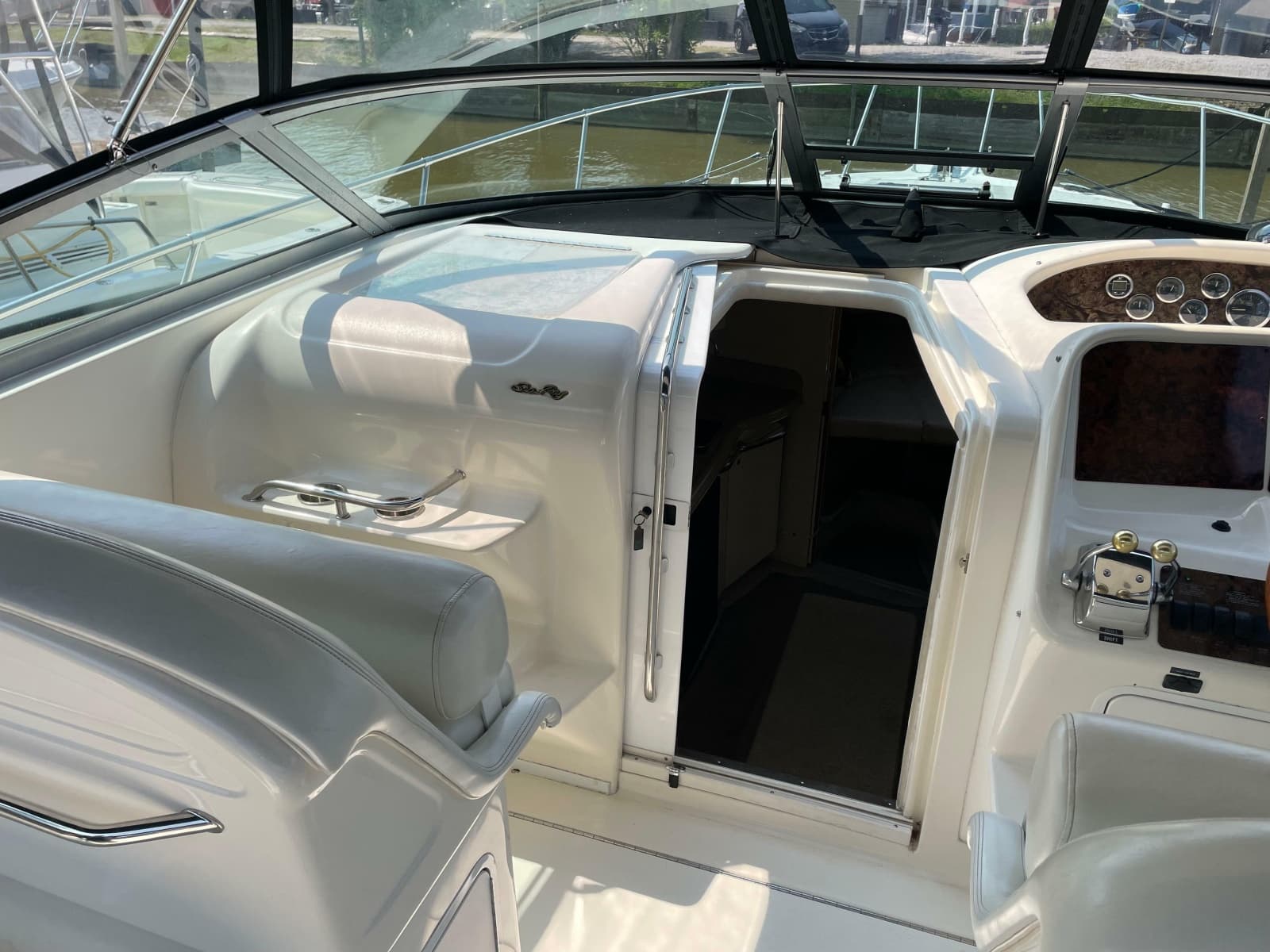 1997 Sea Ray 330 Express - Photo 7