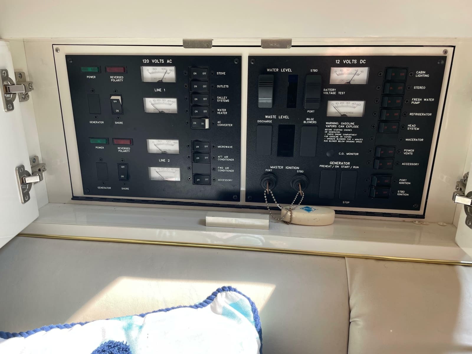 1997 Sea Ray 330 Express - Photo 37
