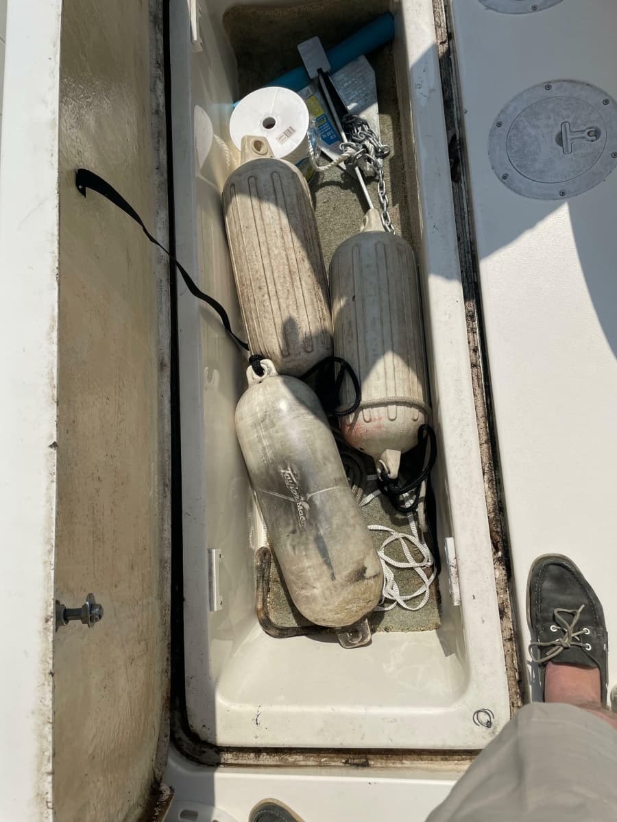 1997 Sea Ray 330 Express - Photo 18