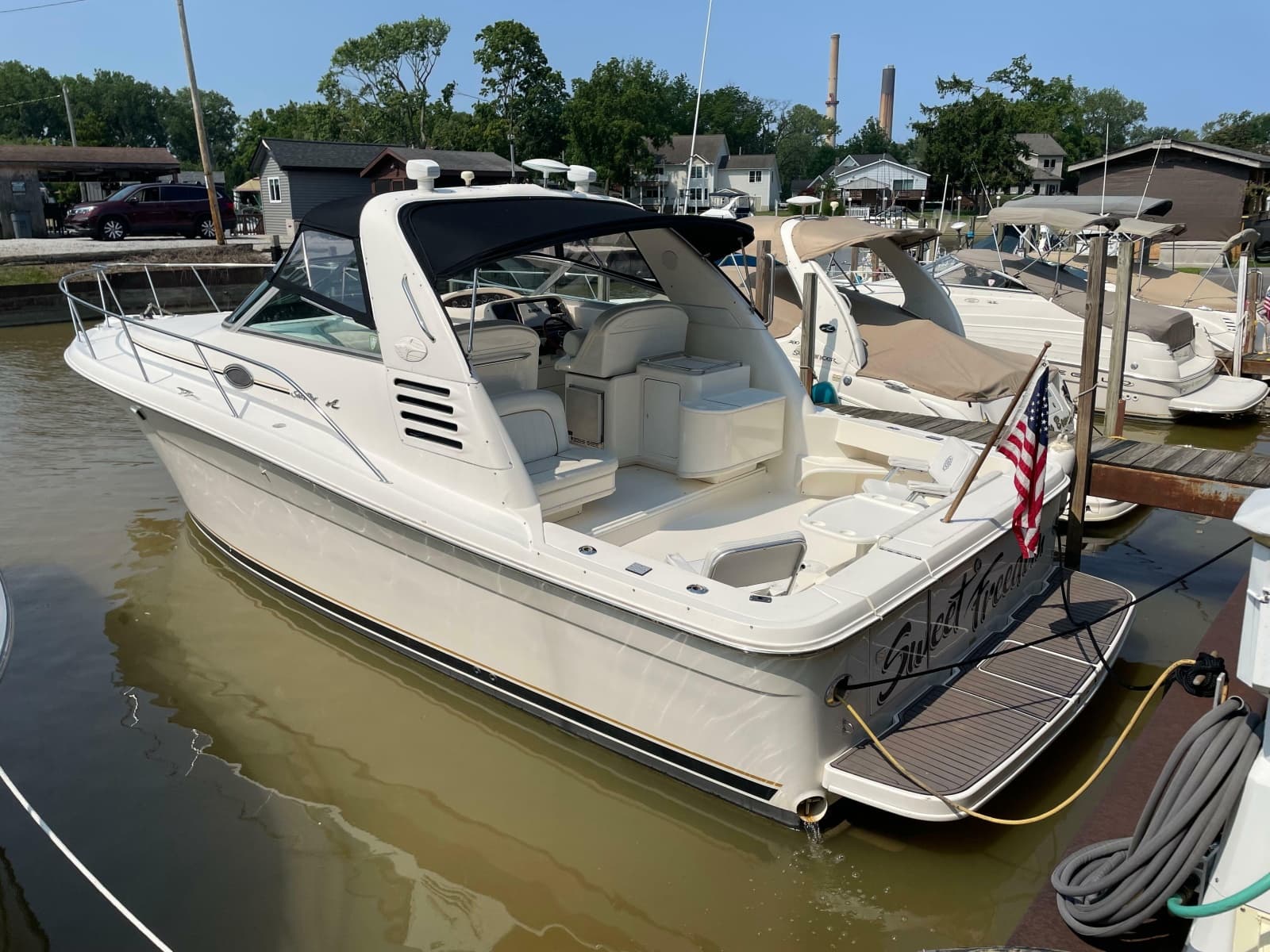 1997 Sea Ray 330 Express - Photo 1