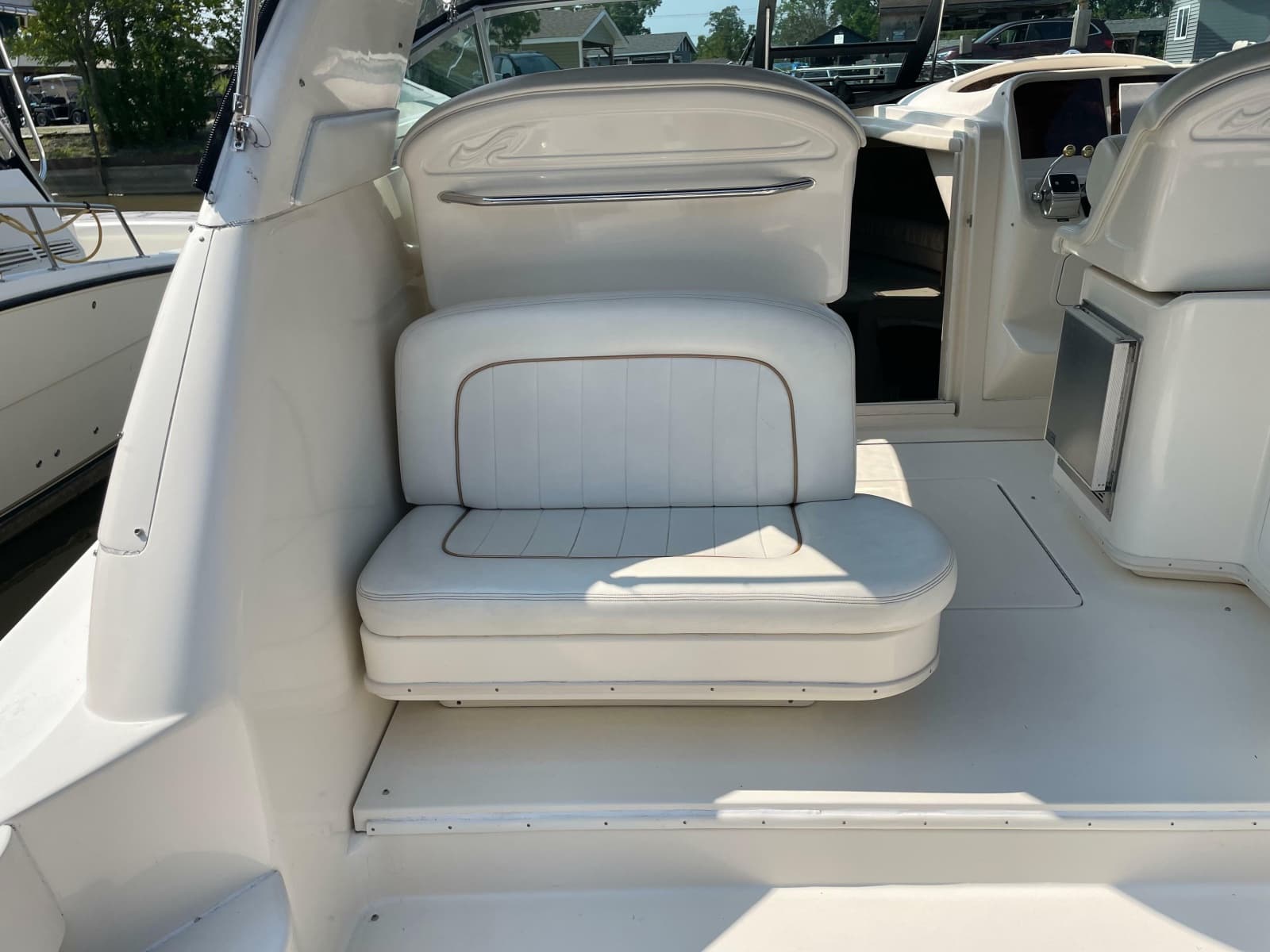 1997 Sea Ray 330 Express - Photo 11